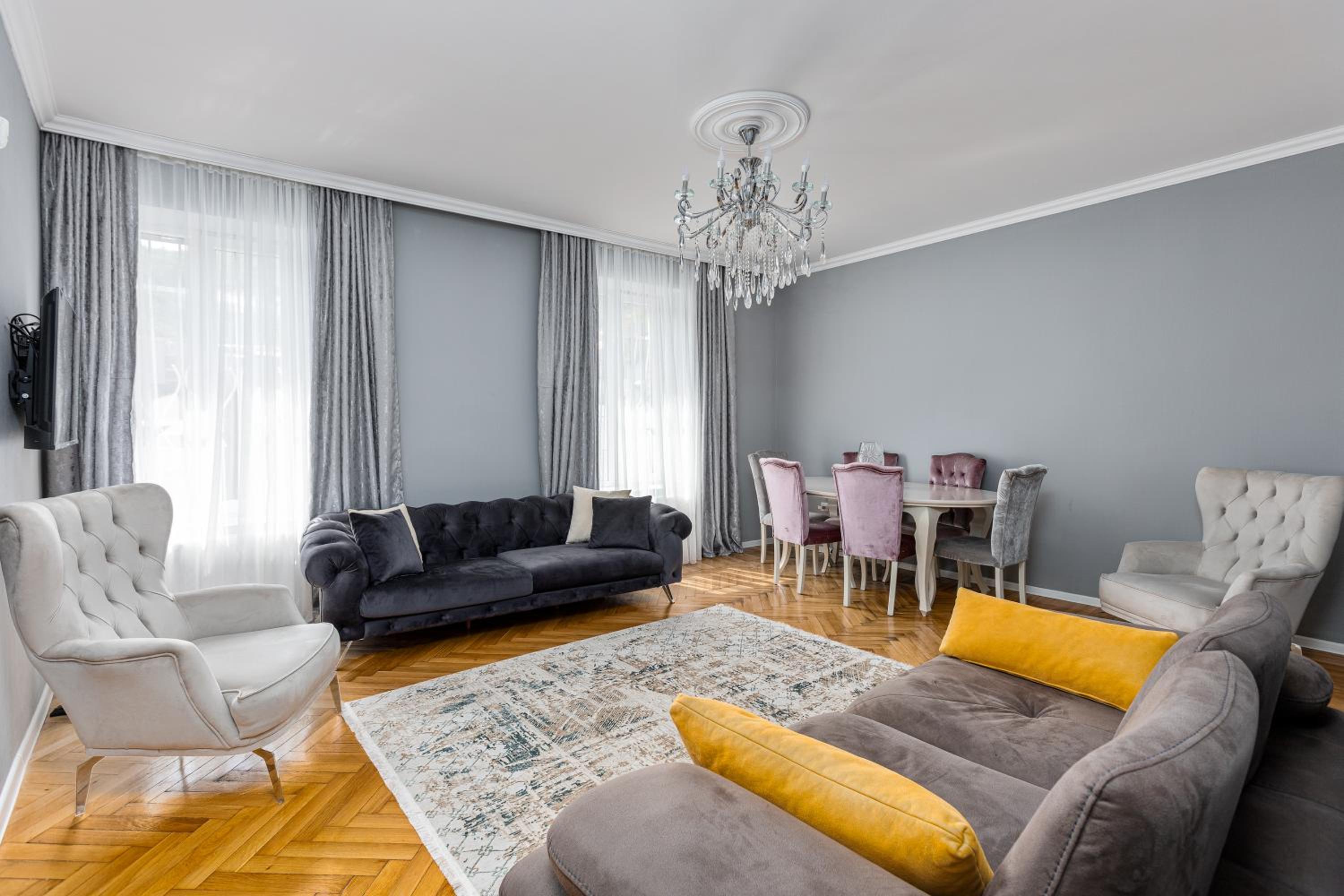 MaRKoS Elegant 2BR Apartment in Sololaki