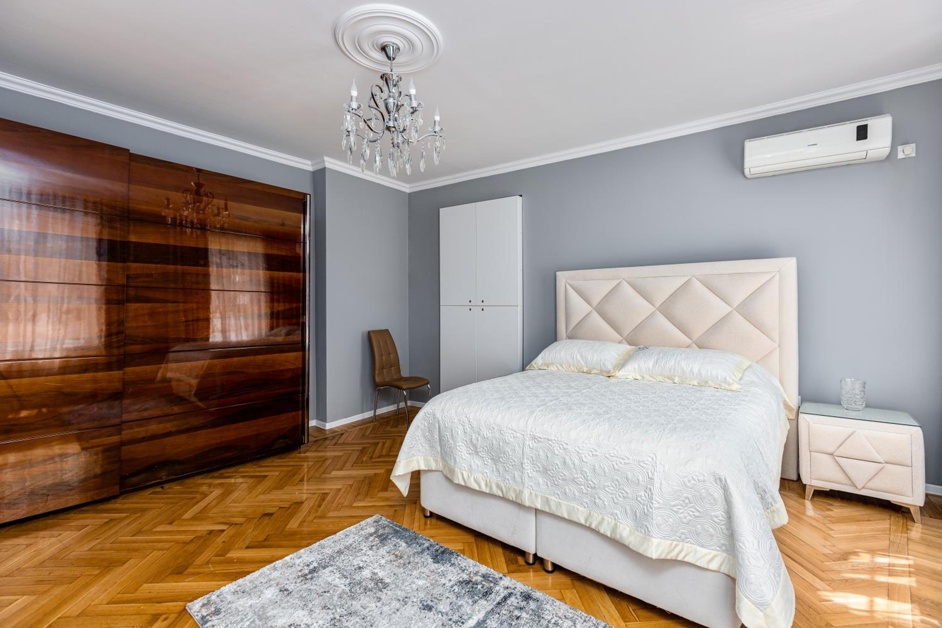 MaRKoS Elegant 2BR Apartment in Sololaki
