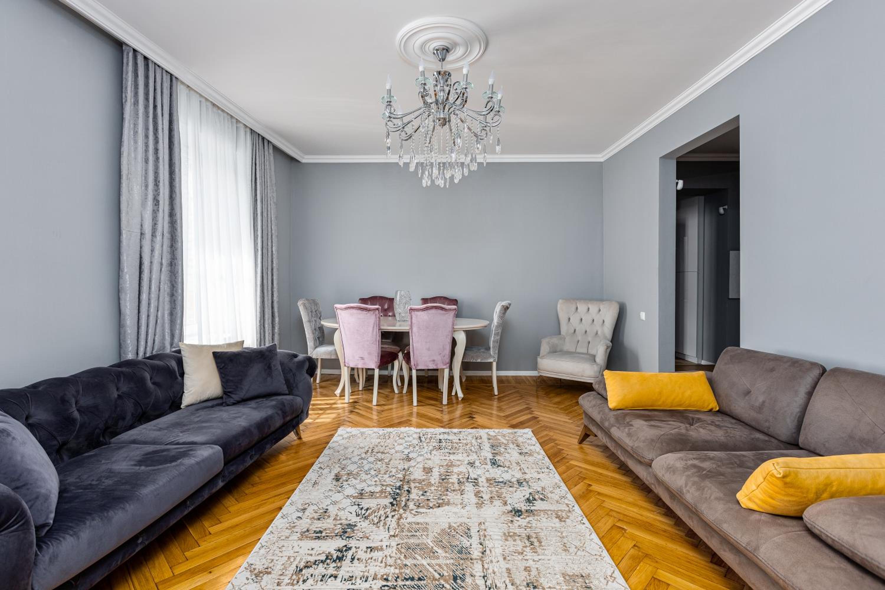 MaRKoS Elegant 2BR Apartment in Sololaki