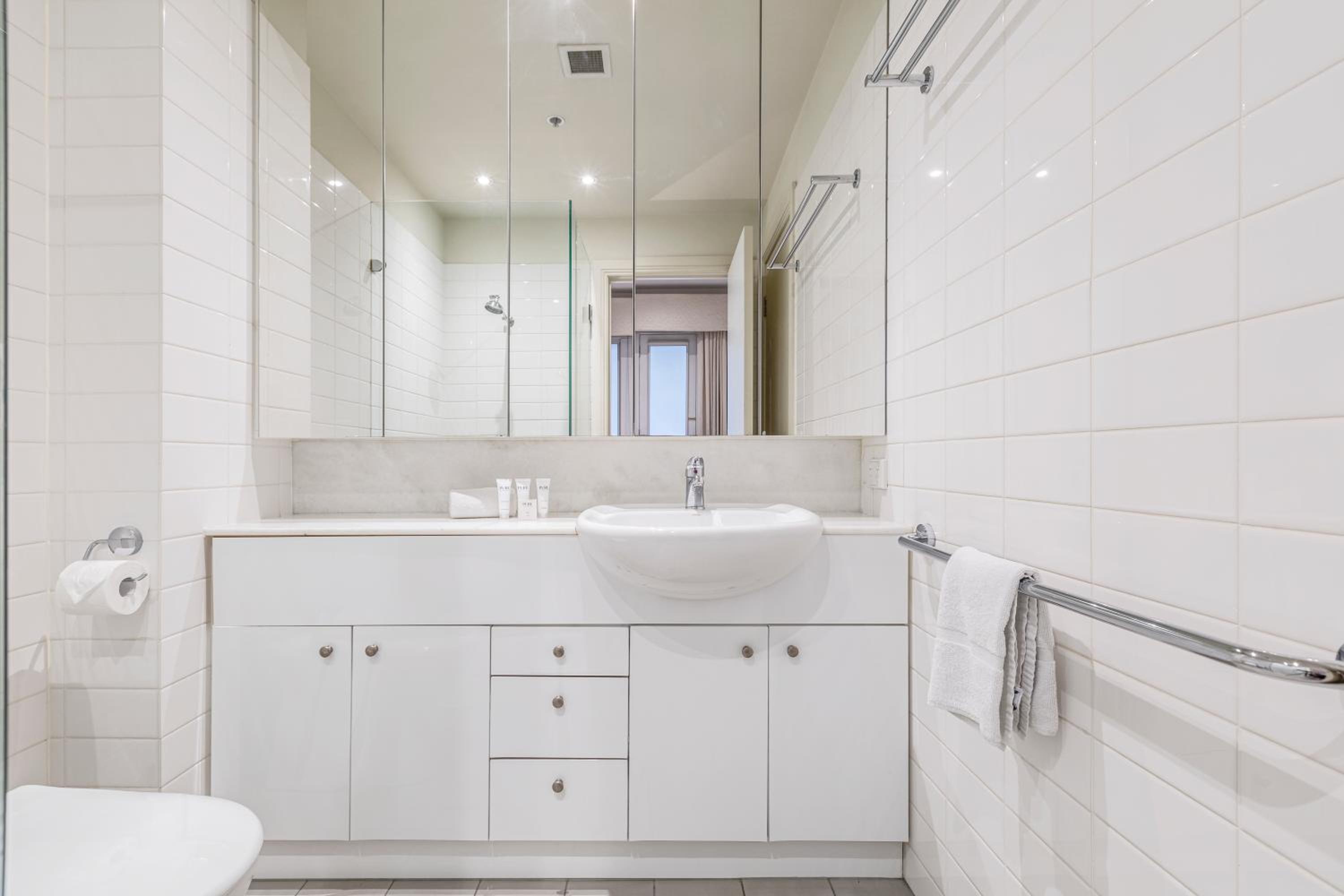 Fabulous Collins Street Luxury 2 BR Apartment