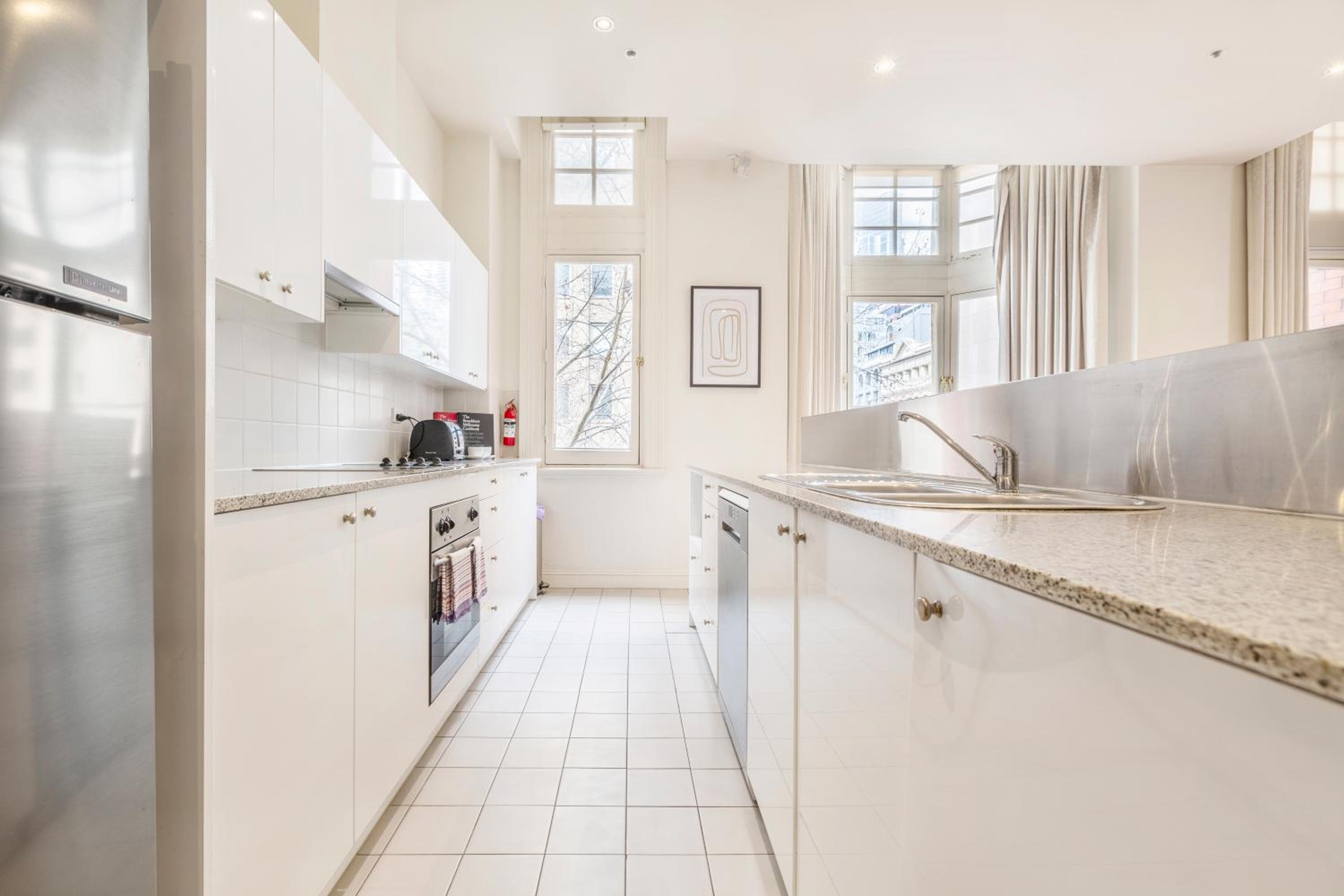 Fabulous Collins Street Luxury 2 BR Apartment