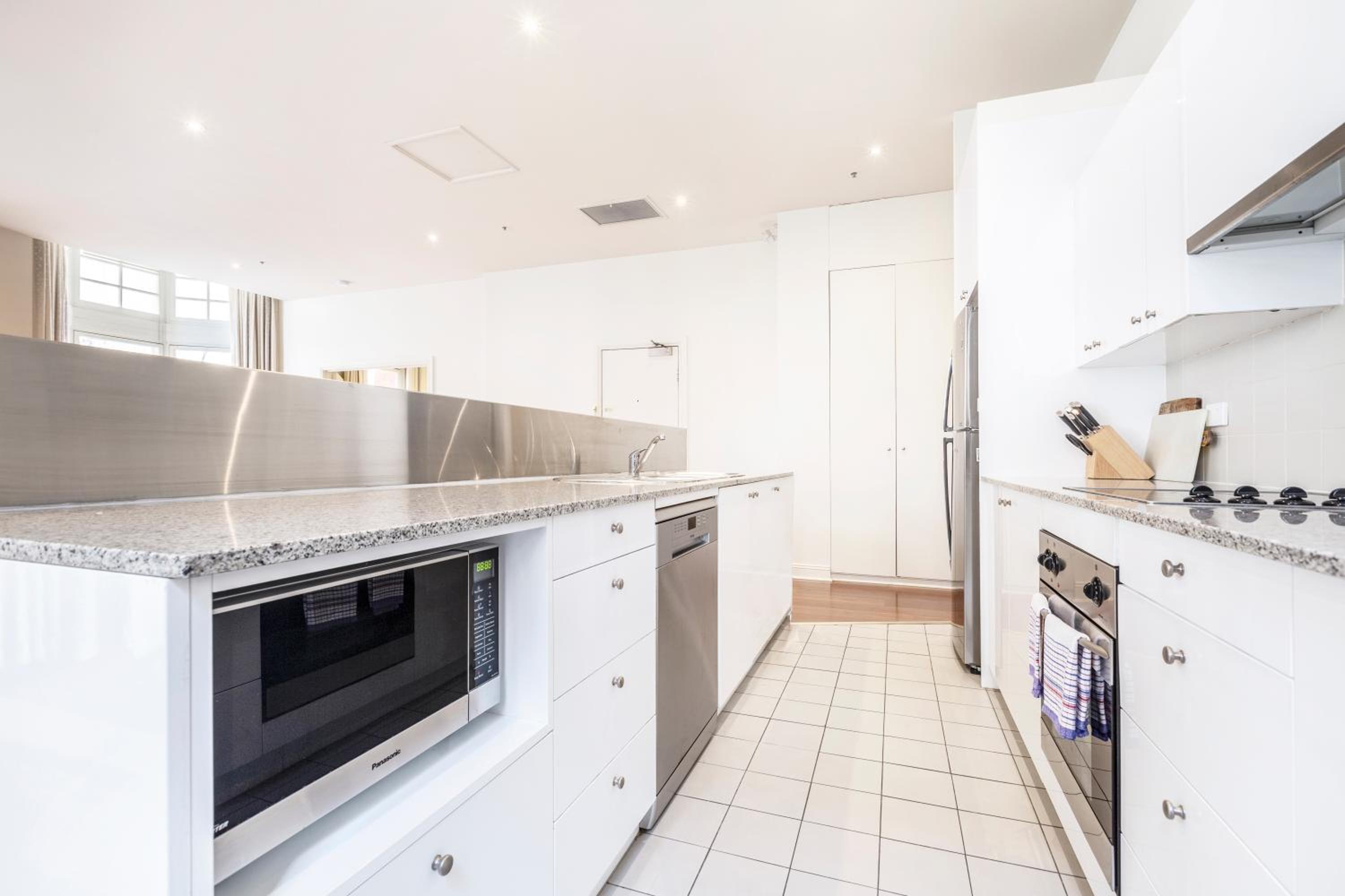 Fabulous Collins Street Luxury 2 BR Apartment
