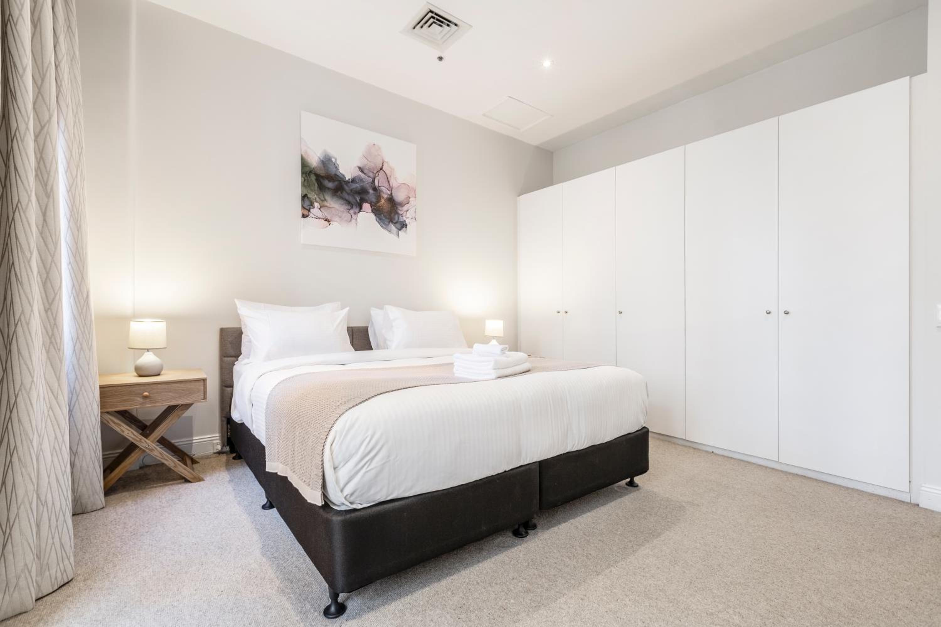 Fabulous Collins Street Luxury 2 BR Apartment