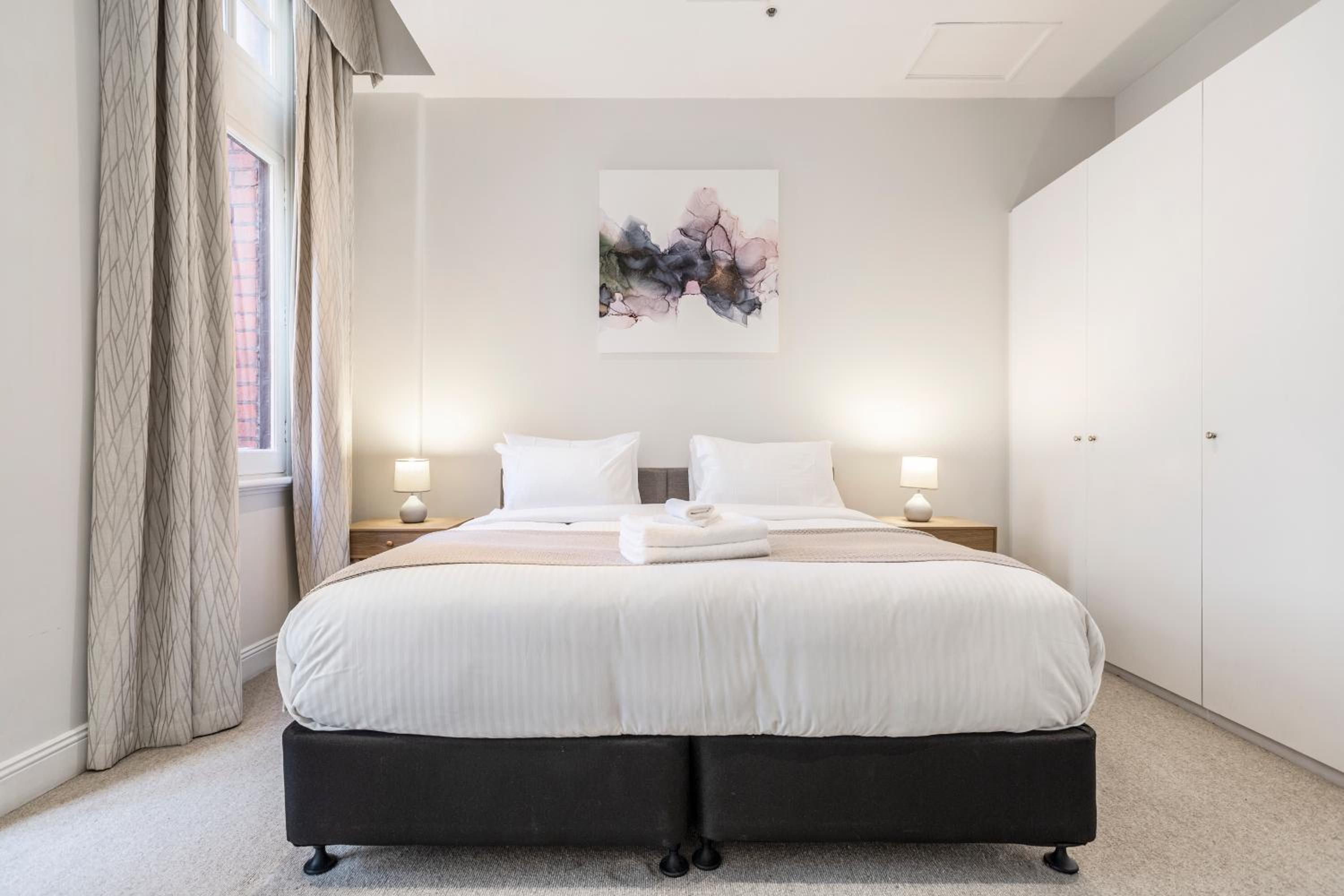 Fabulous Collins Street Luxury 2 BR Apartment