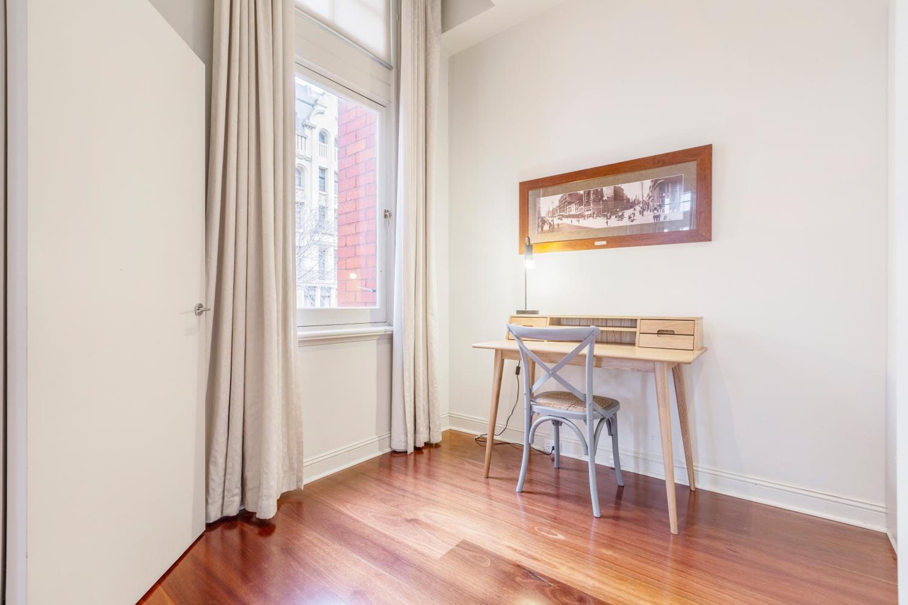 Fabulous Collins Street Luxury 2 BR Apartment