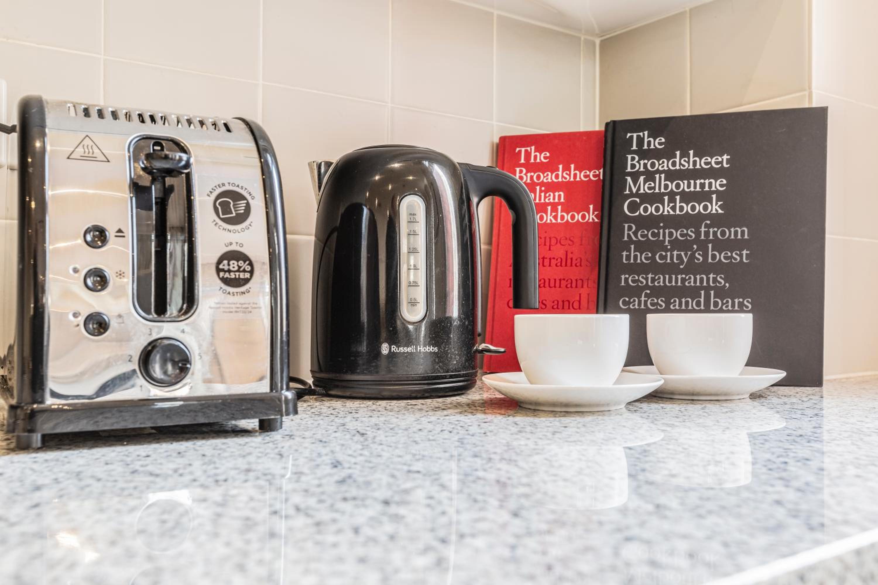 Fabulous Collins Street Luxury 2 BR Apartment