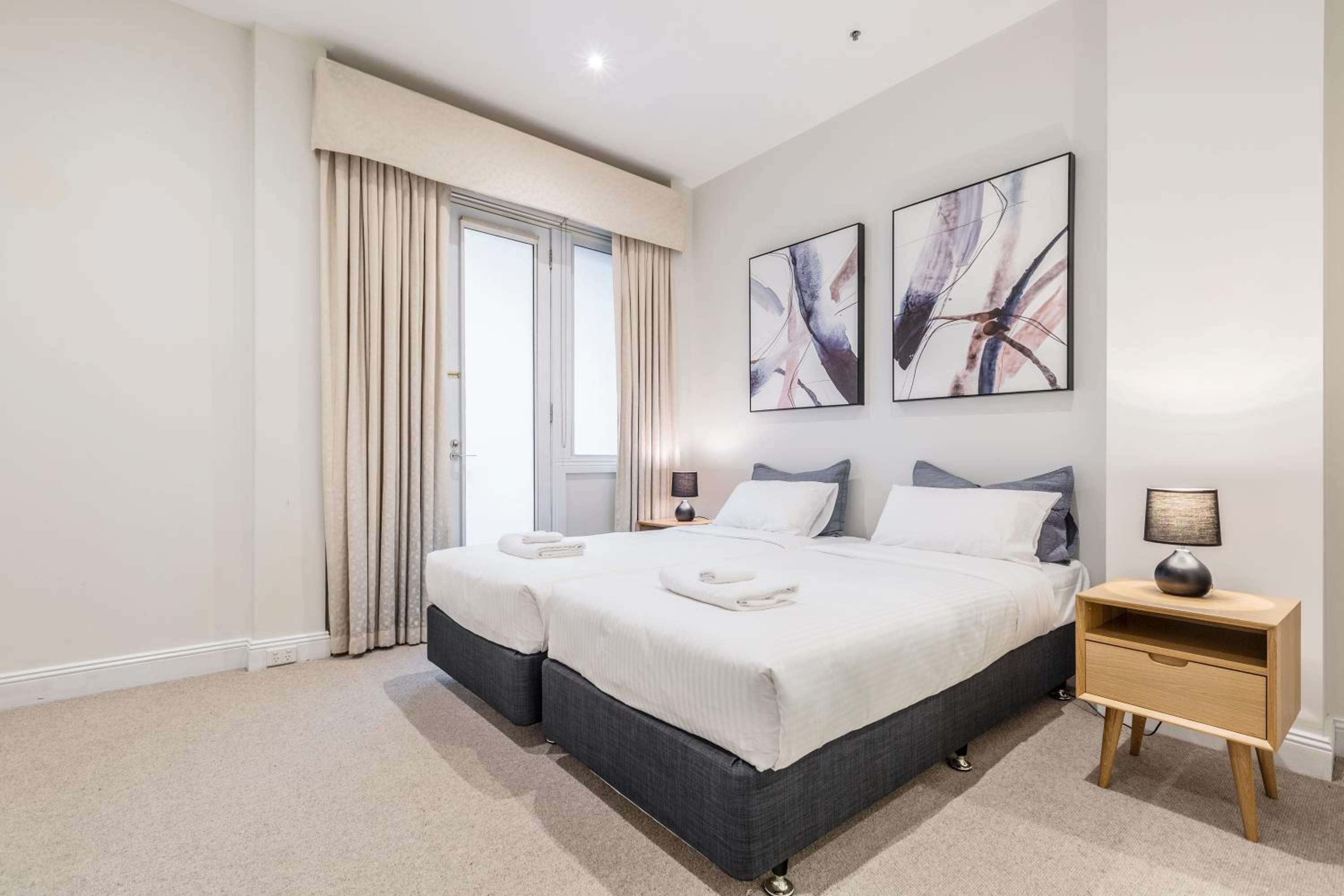 Fabulous Collins Street Luxury 2 BR Apartment