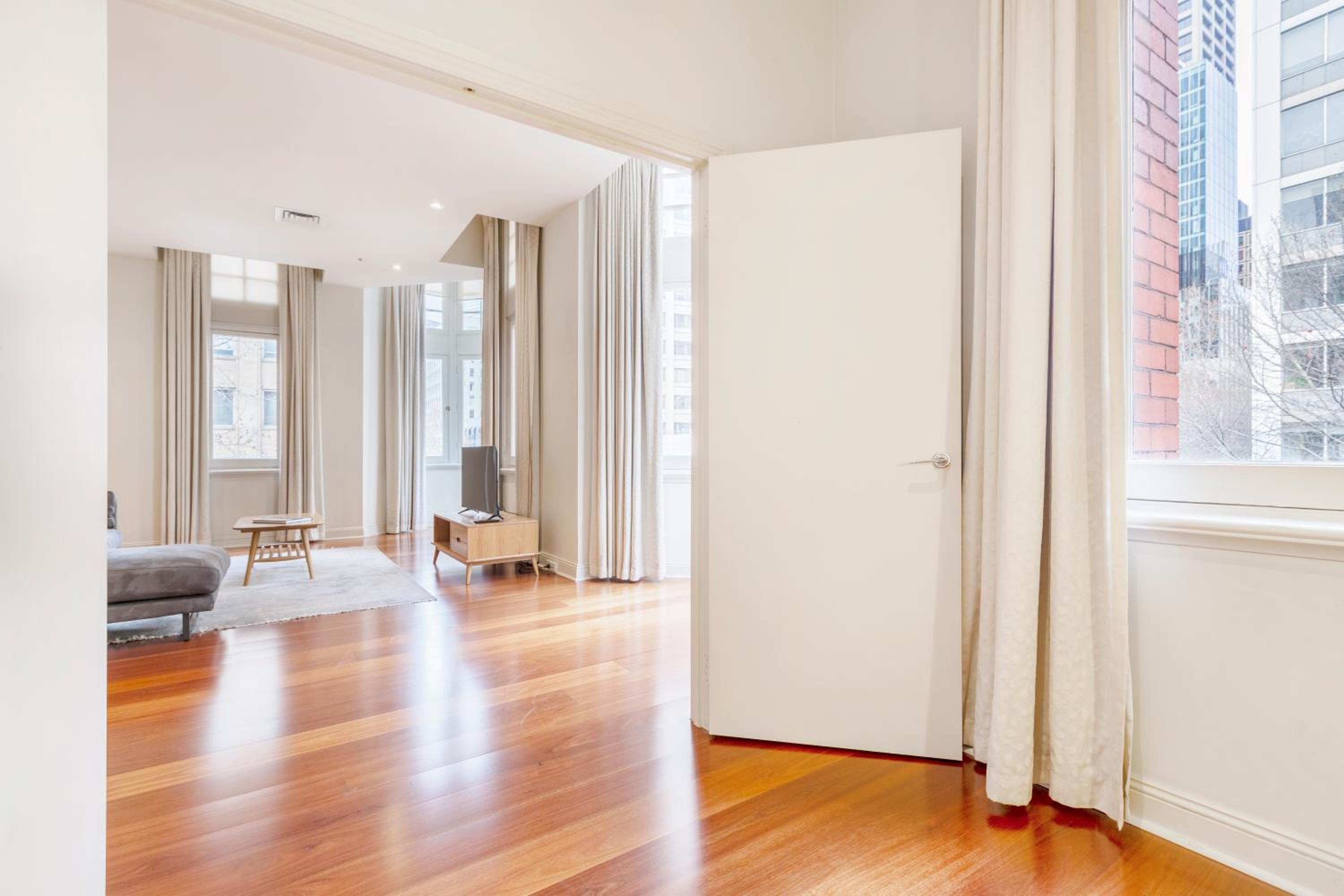 Fabulous Collins Street Luxury 2 BR Apartment