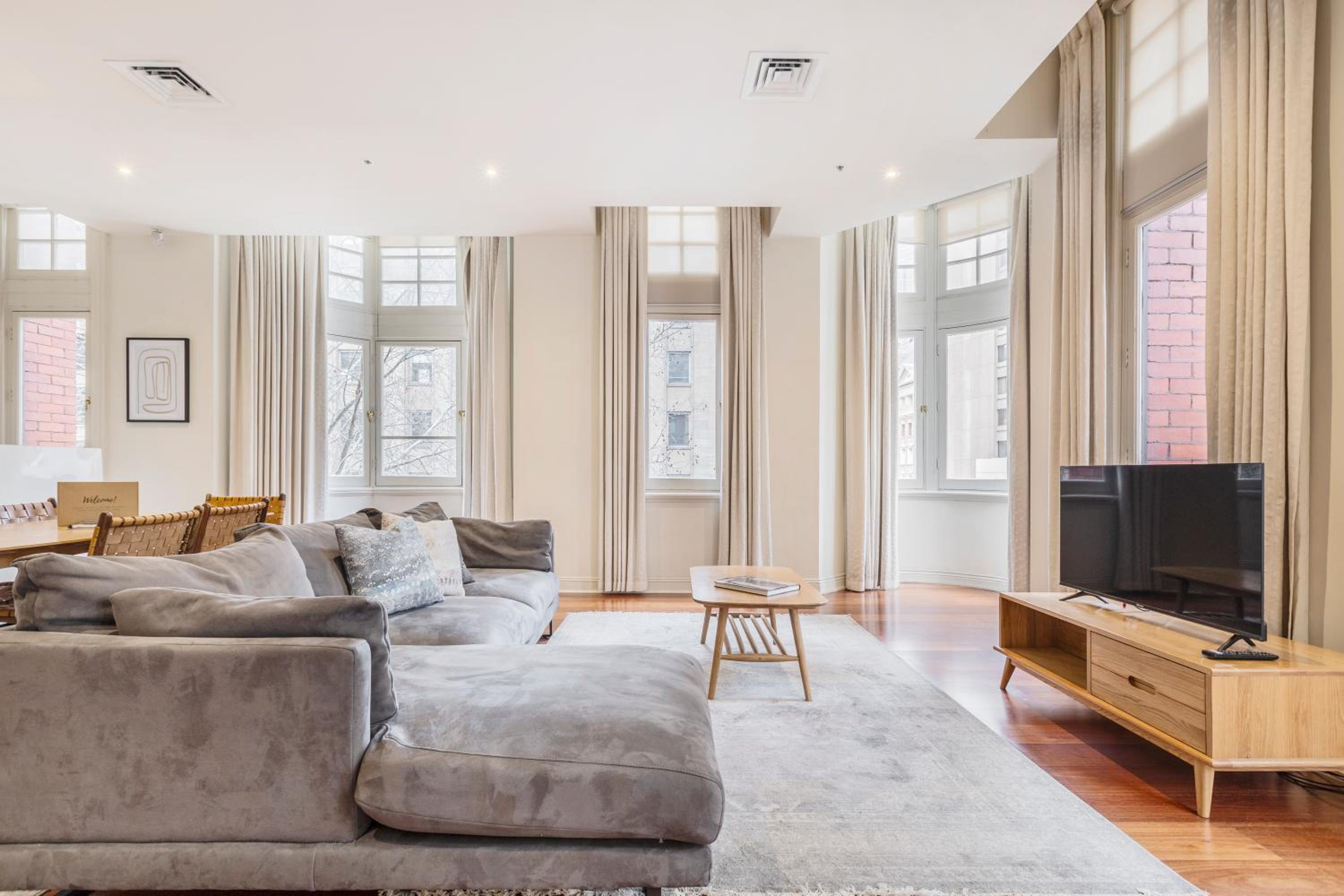 Fabulous Collins Street Luxury 2 BR Apartment