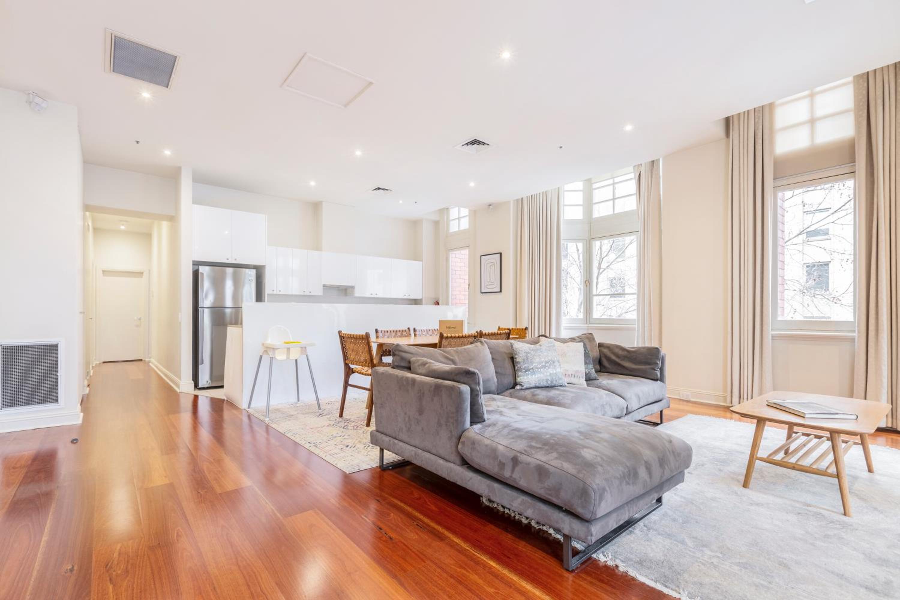 Fabulous Collins Street Luxury 2 BR Apartment