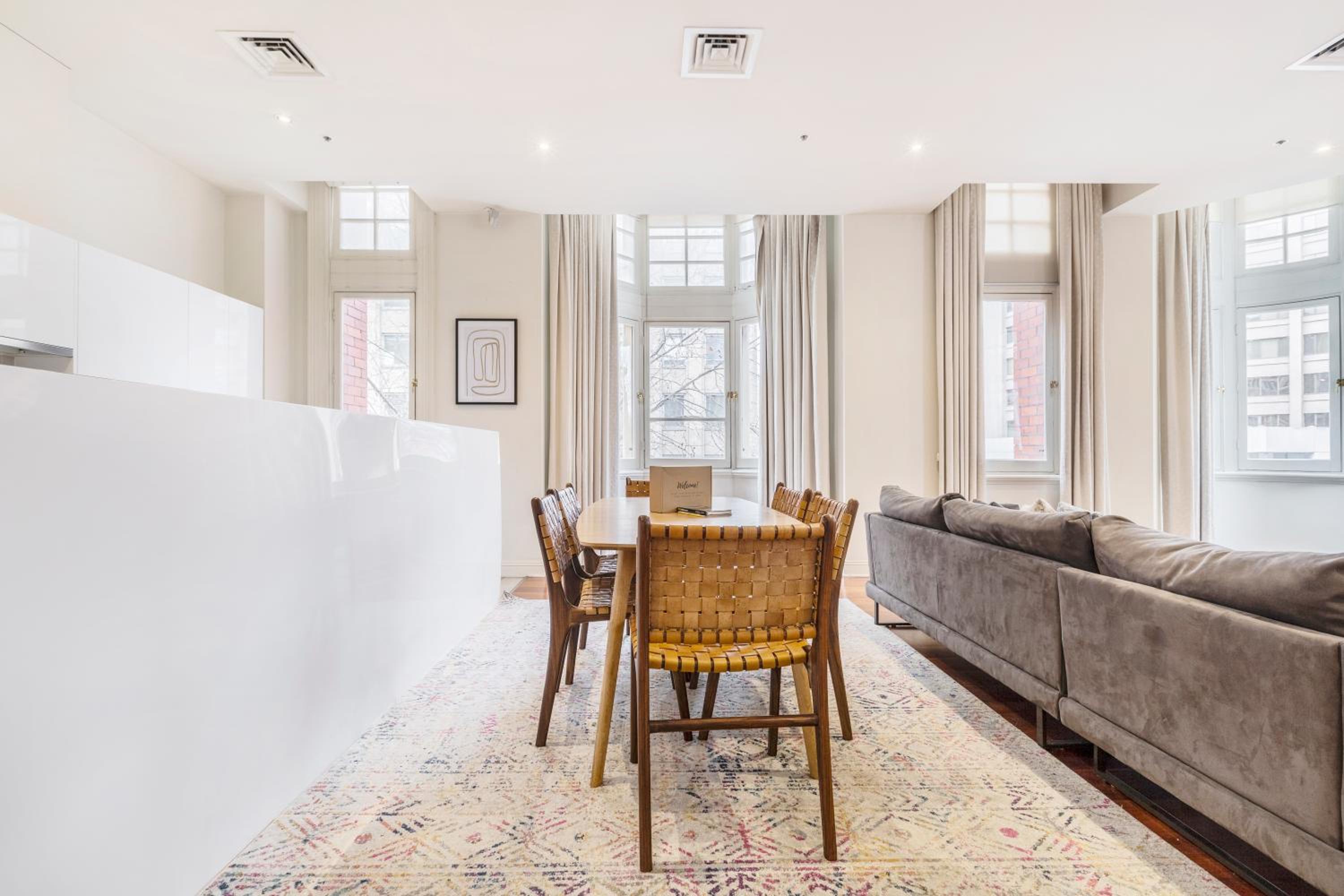 Fabulous Collins Street Luxury 2 BR Apartment