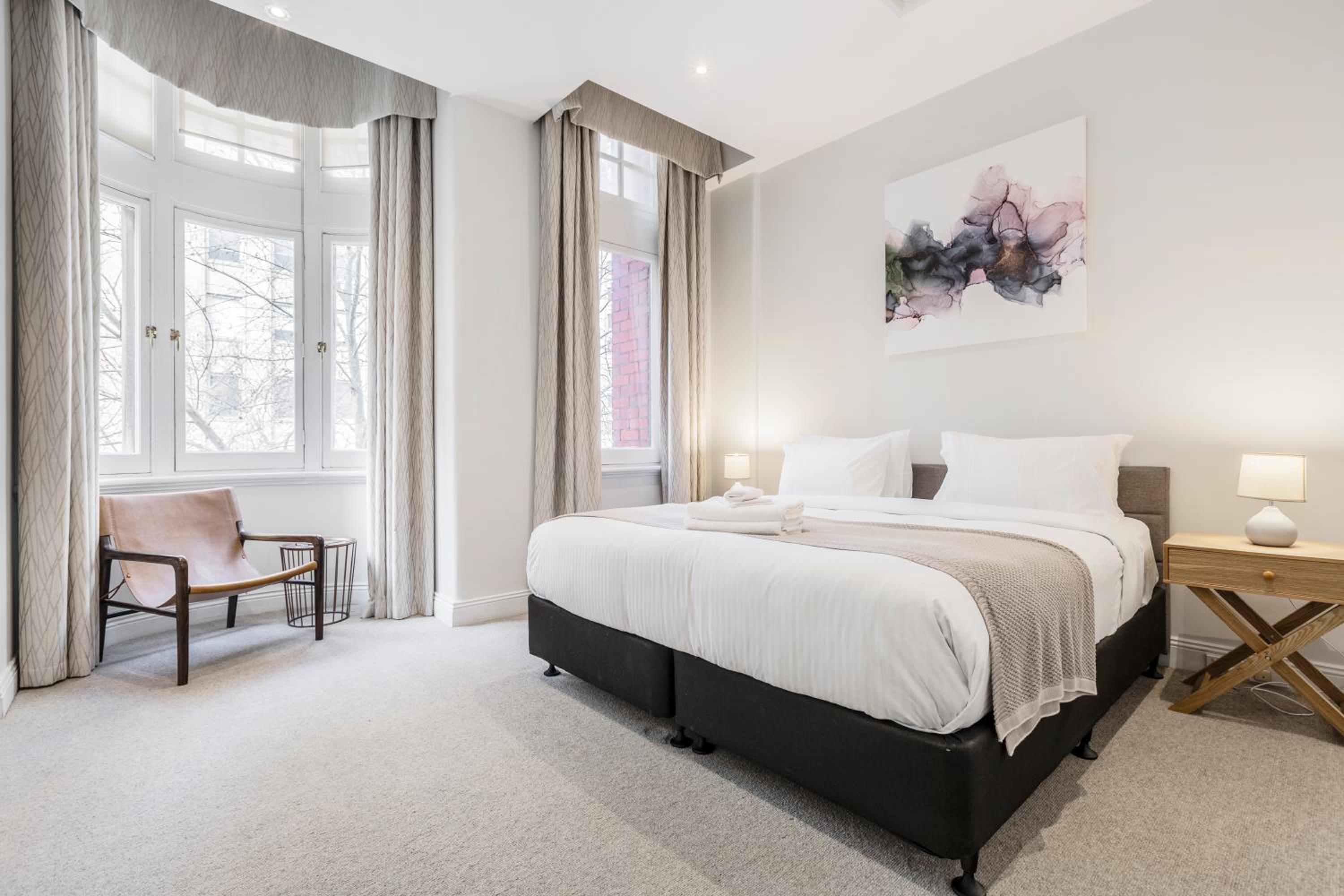 Fabulous Collins Street Luxury 2 BR Apartment