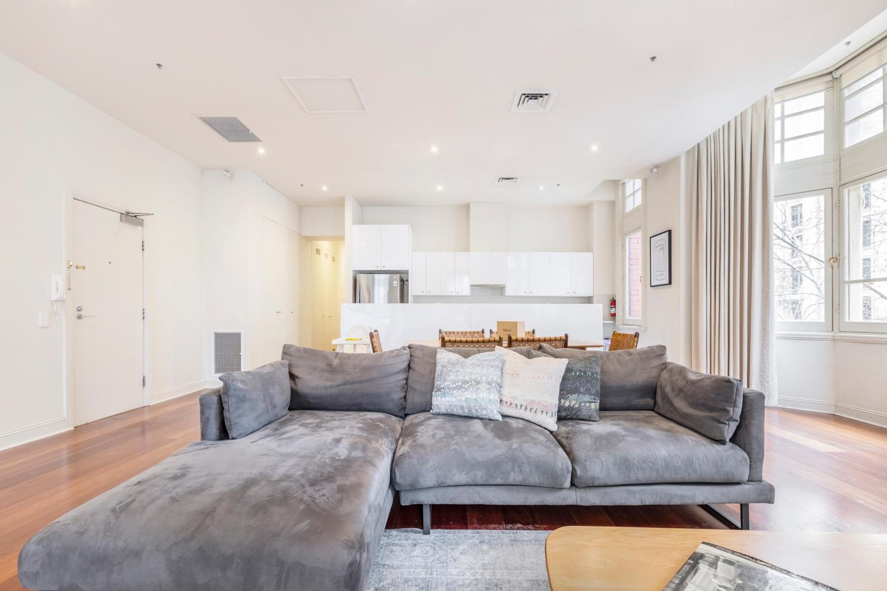 Fabulous Collins Street Luxury 2 BR Apartment