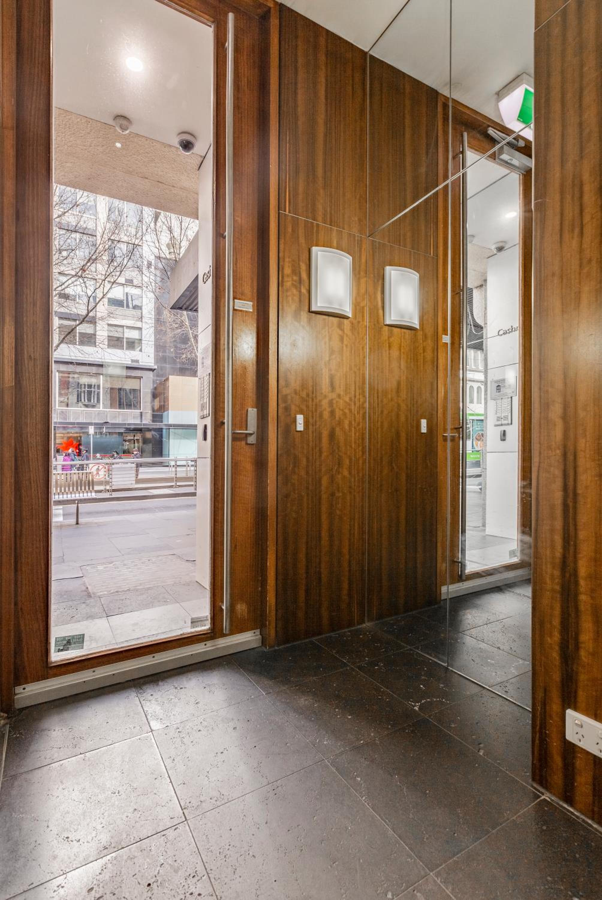 Fabulous Collins Street Luxury 2 BR Apartment