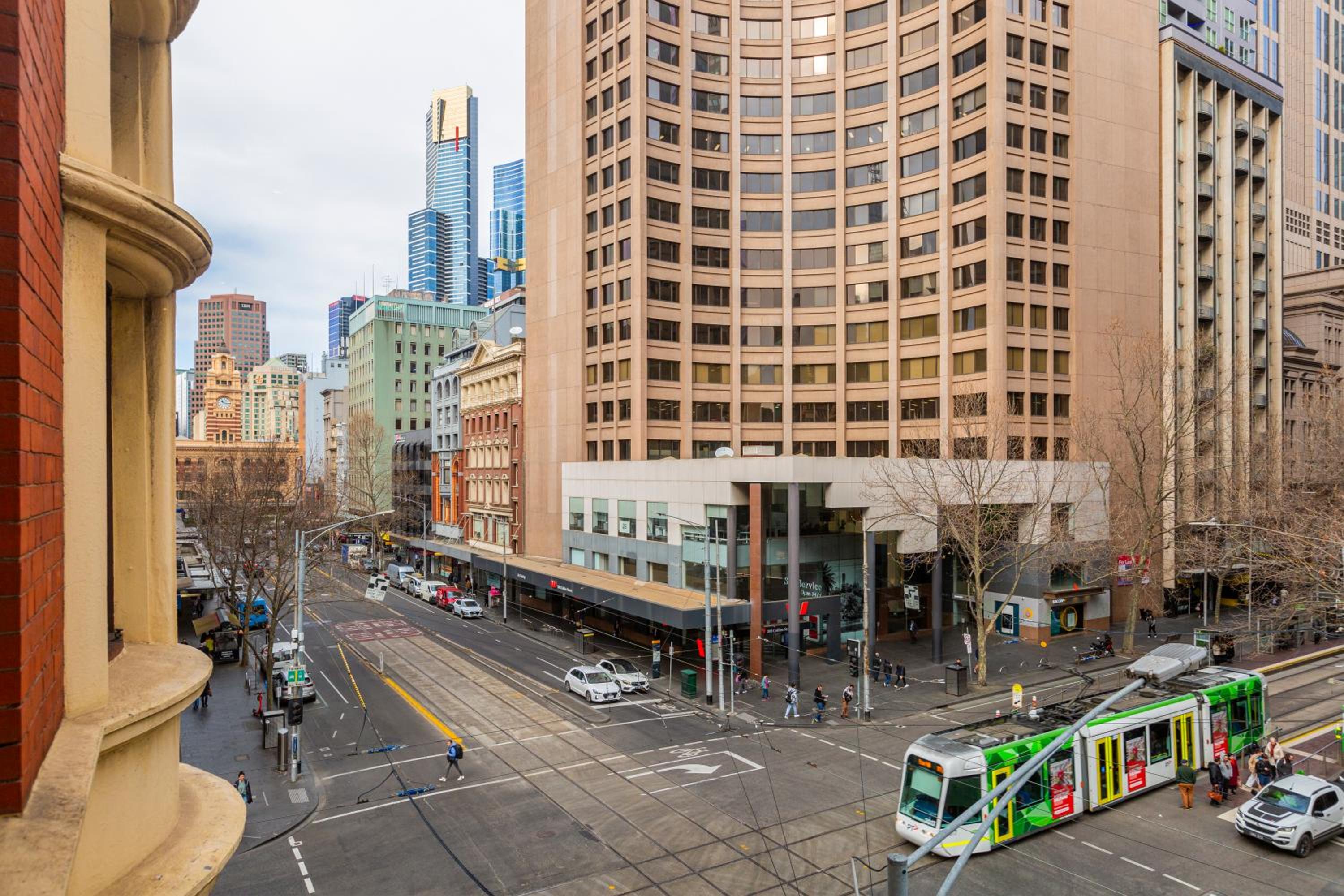 Fabulous Collins Street Luxury 2 BR Apartment