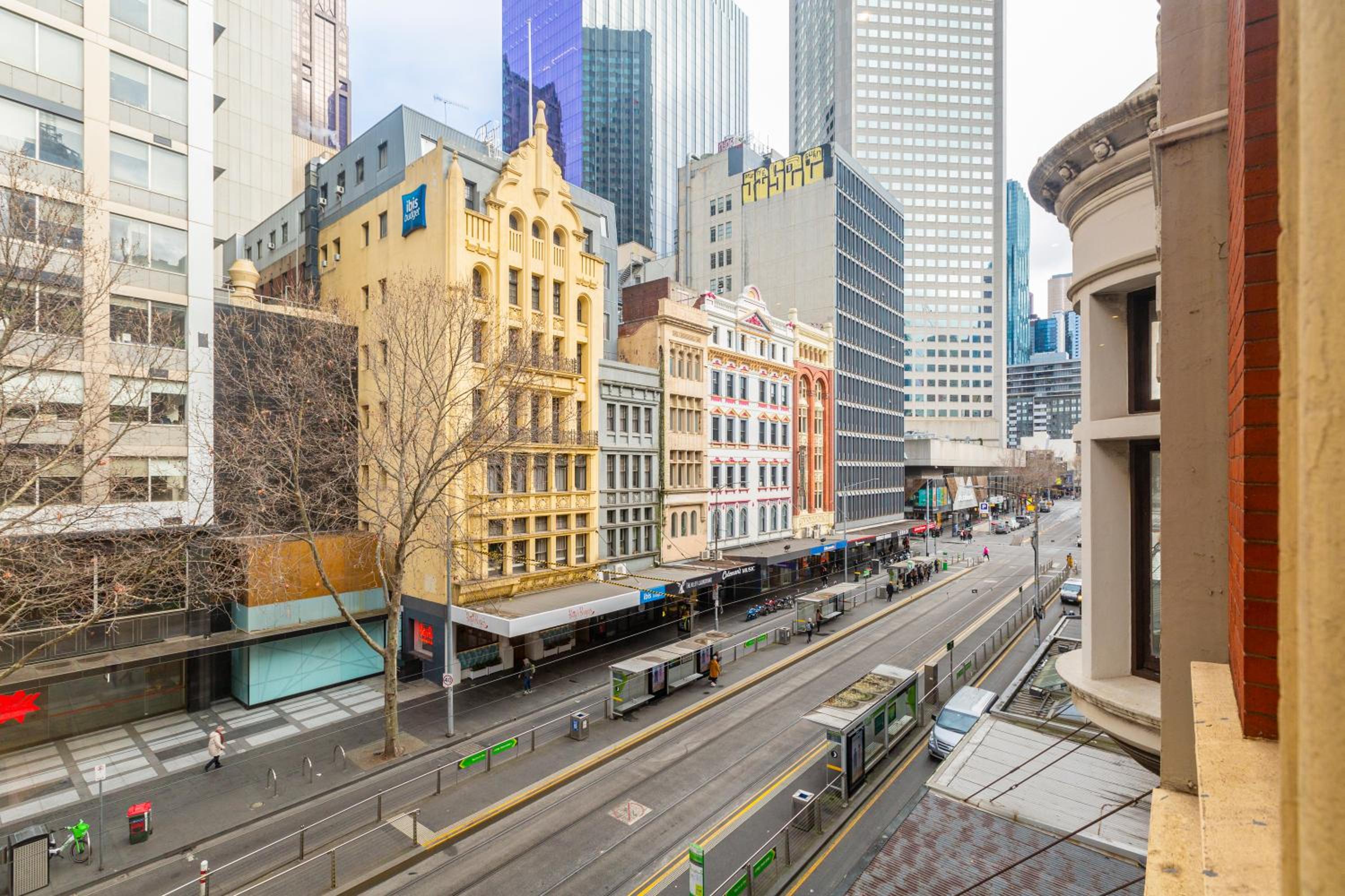 Fabulous Collins Street Luxury 2 BR Apartment