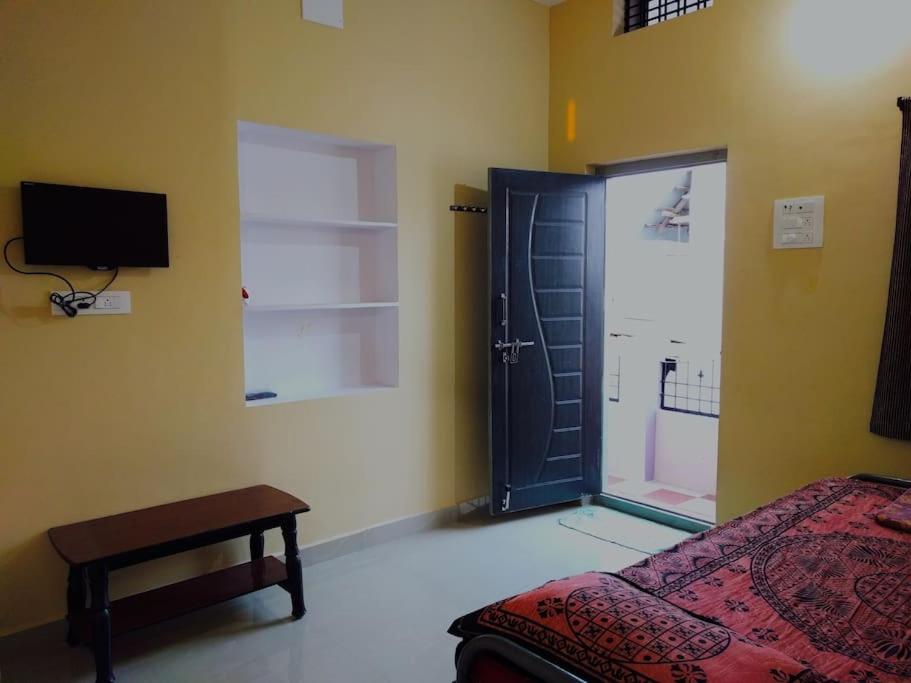 Sarovar Homestay in Anegundi view 3