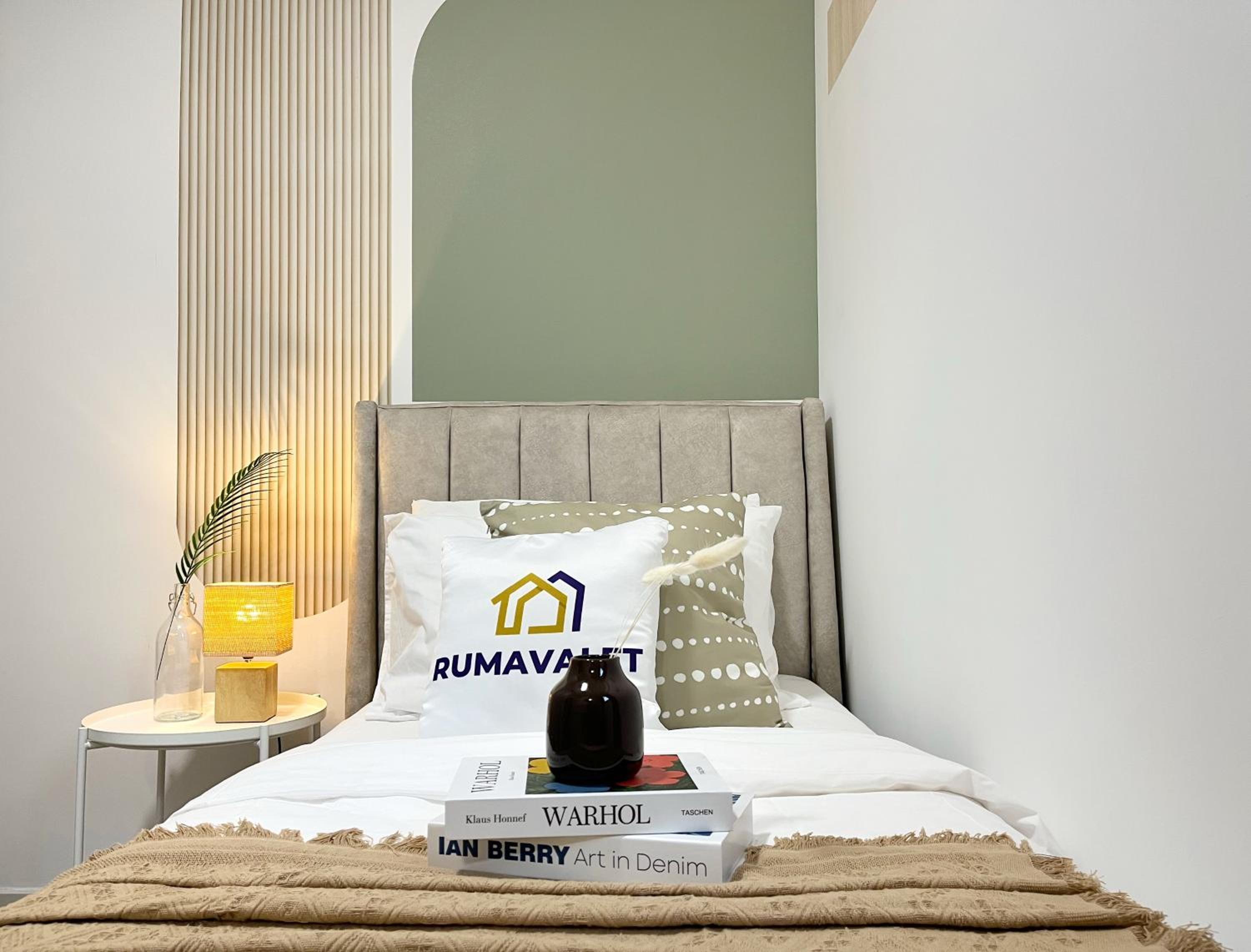 4BR Cozy Room MVertica near MRT by RumaBnB
