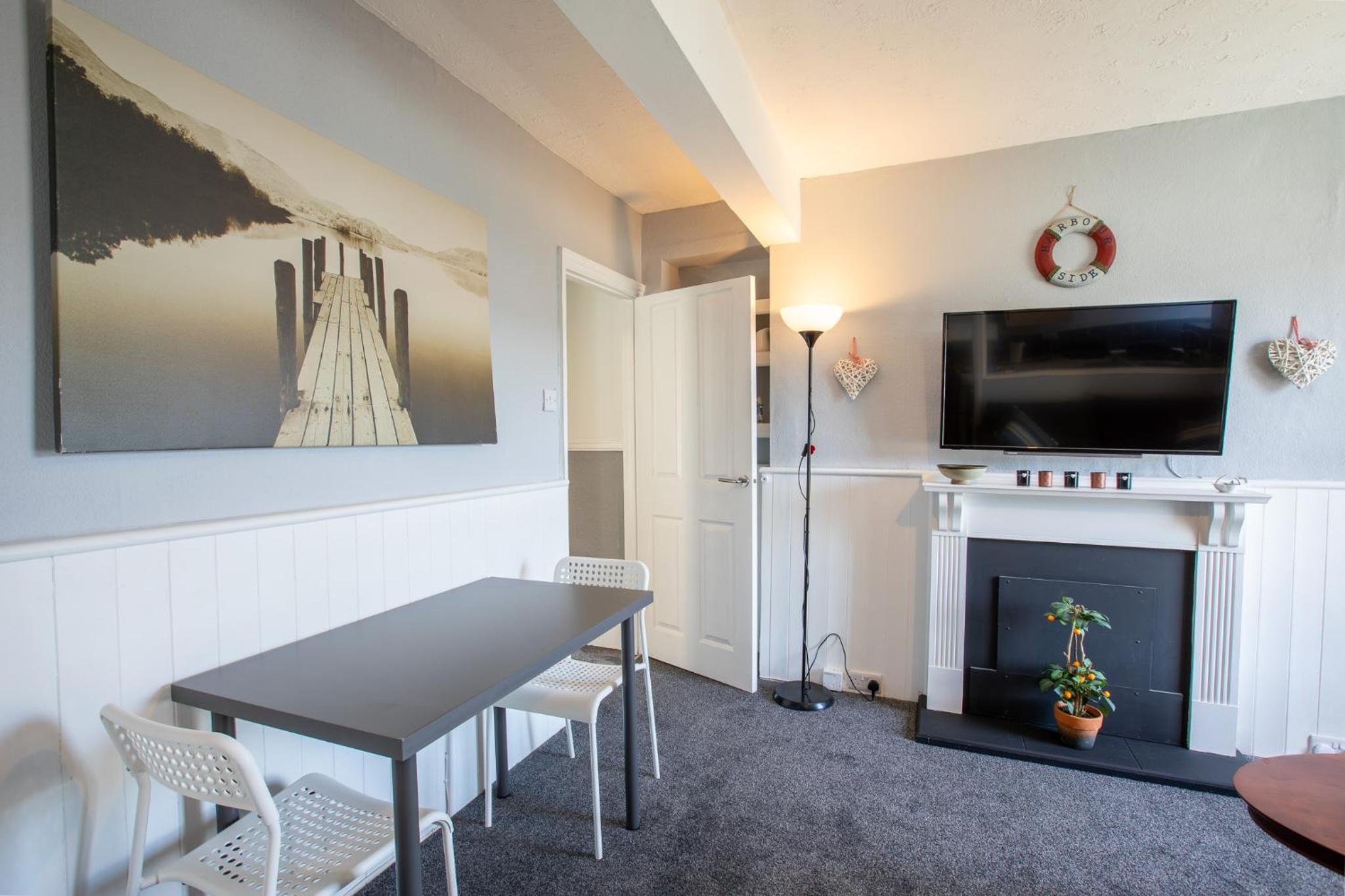 Harbour Hideaway-Cosy & Central view 4