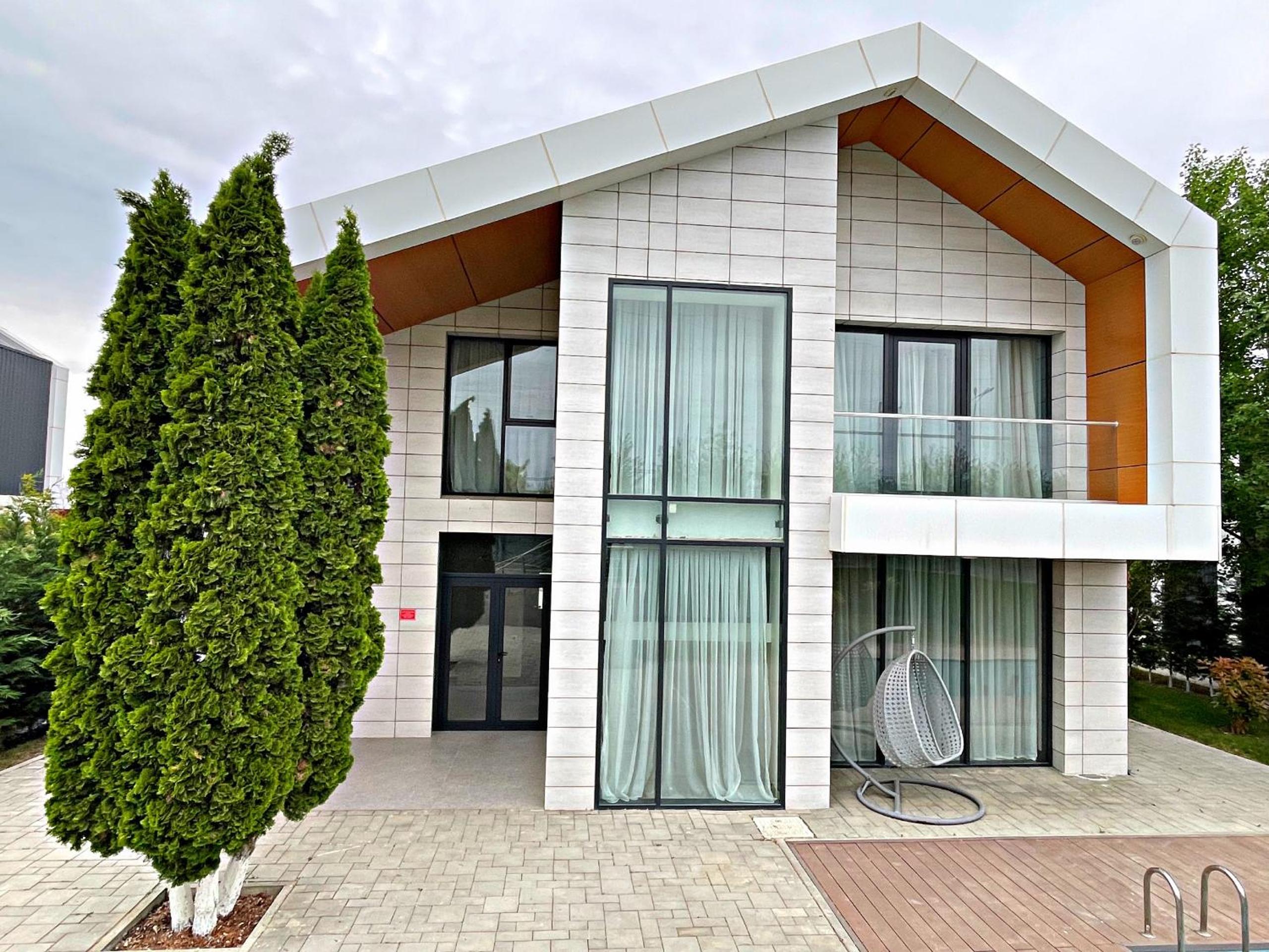 Arena Apartments & Villas Guba