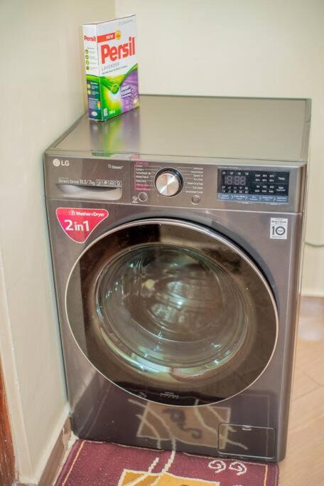 Spacious Apartment - Self Check-In & Free Parking view 5
