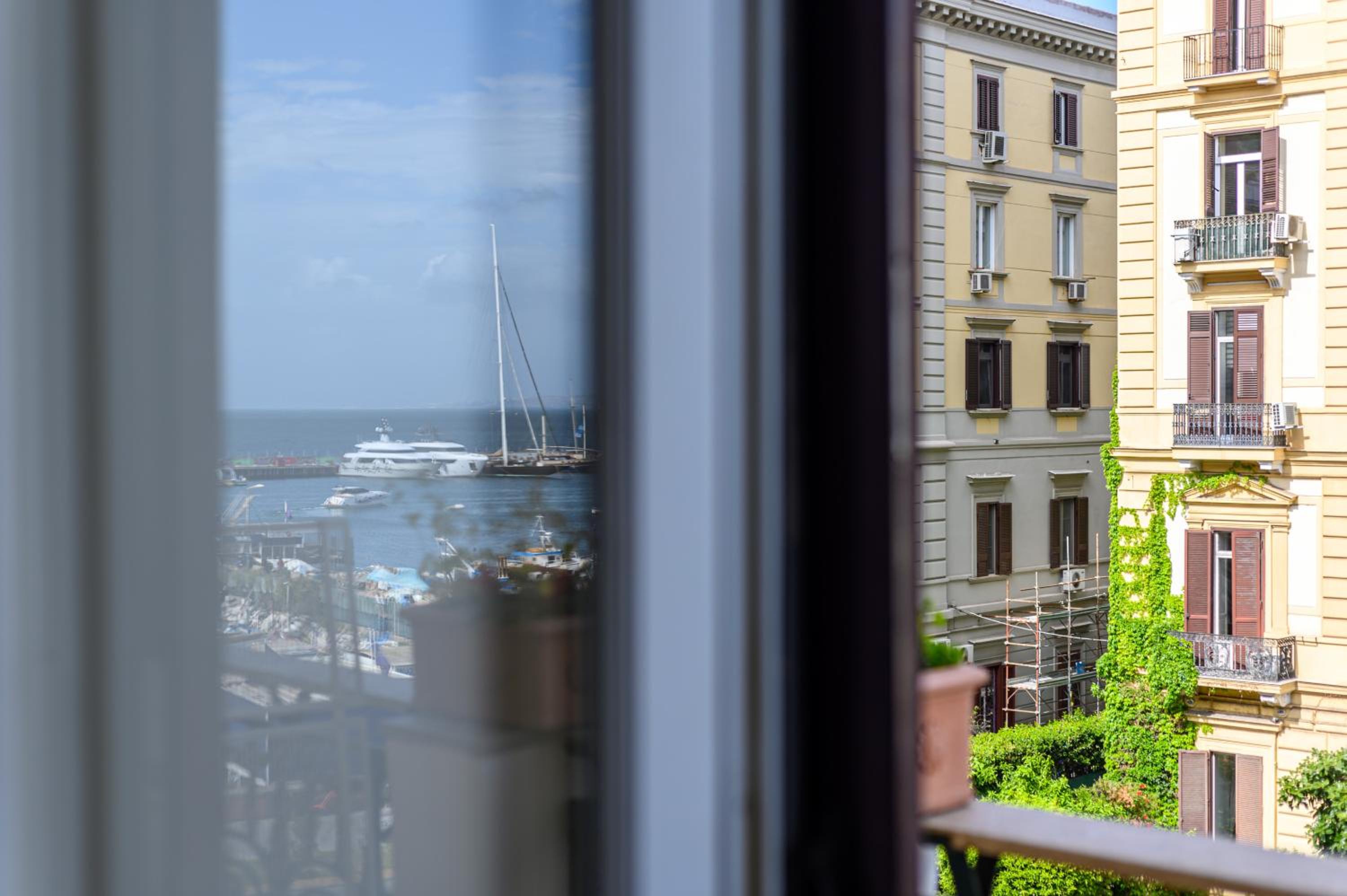 Marina Rooms