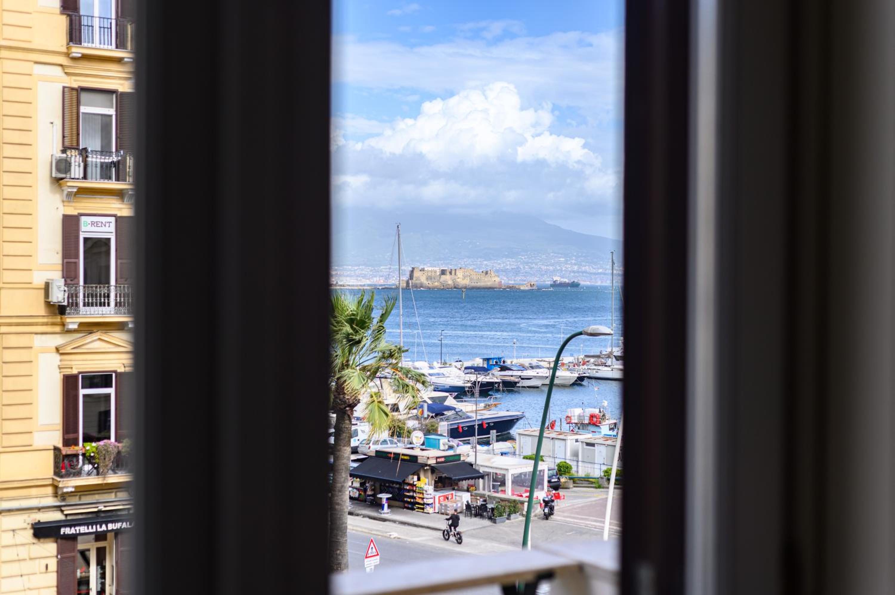 Marina Rooms