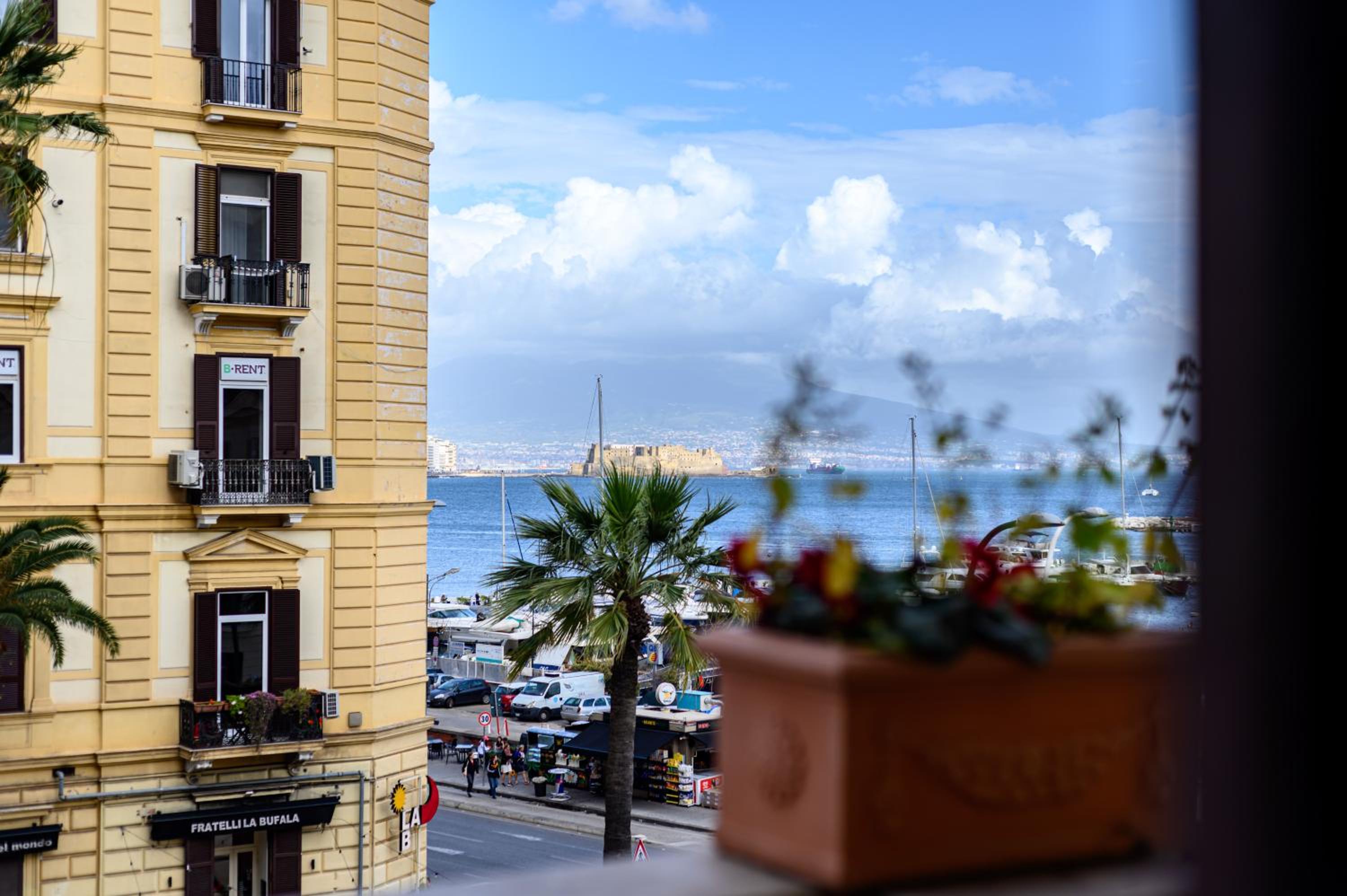Marina Rooms