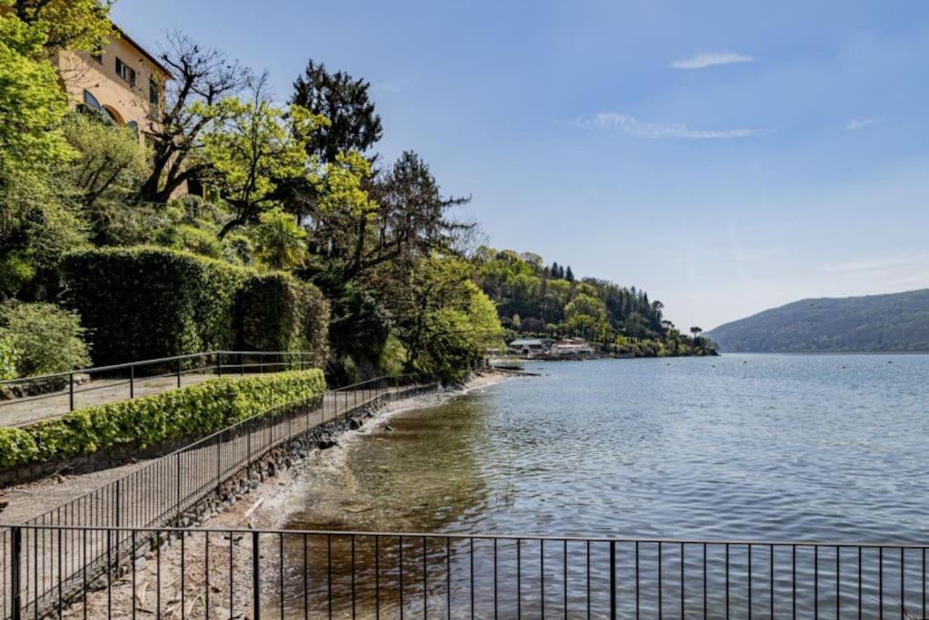 Stunning architectural villa with direct access to lake view 5