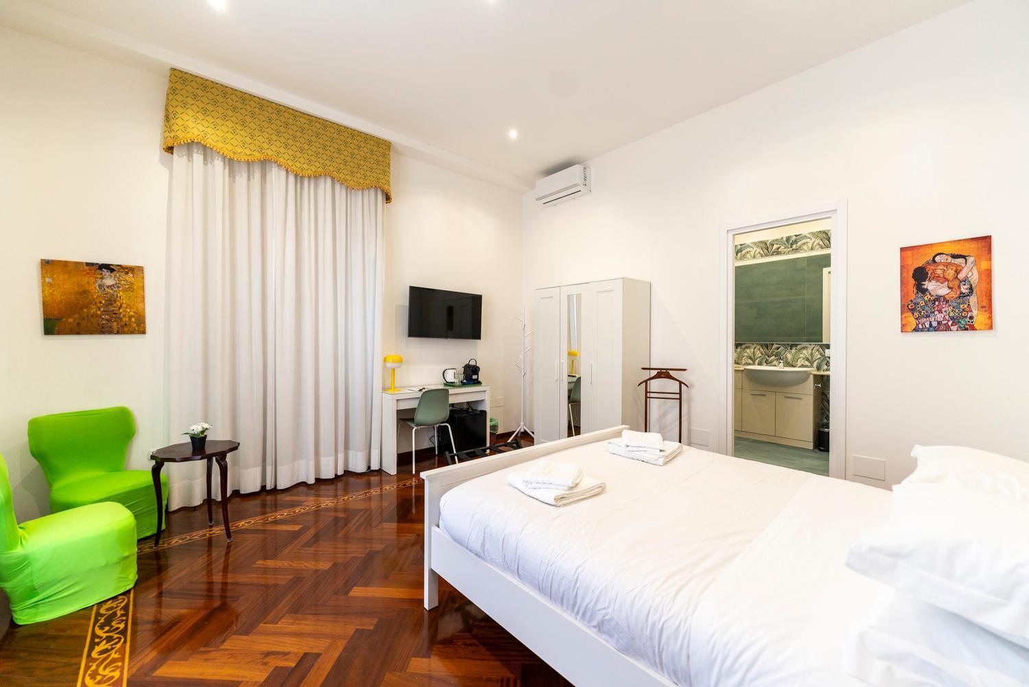 Marina Rooms