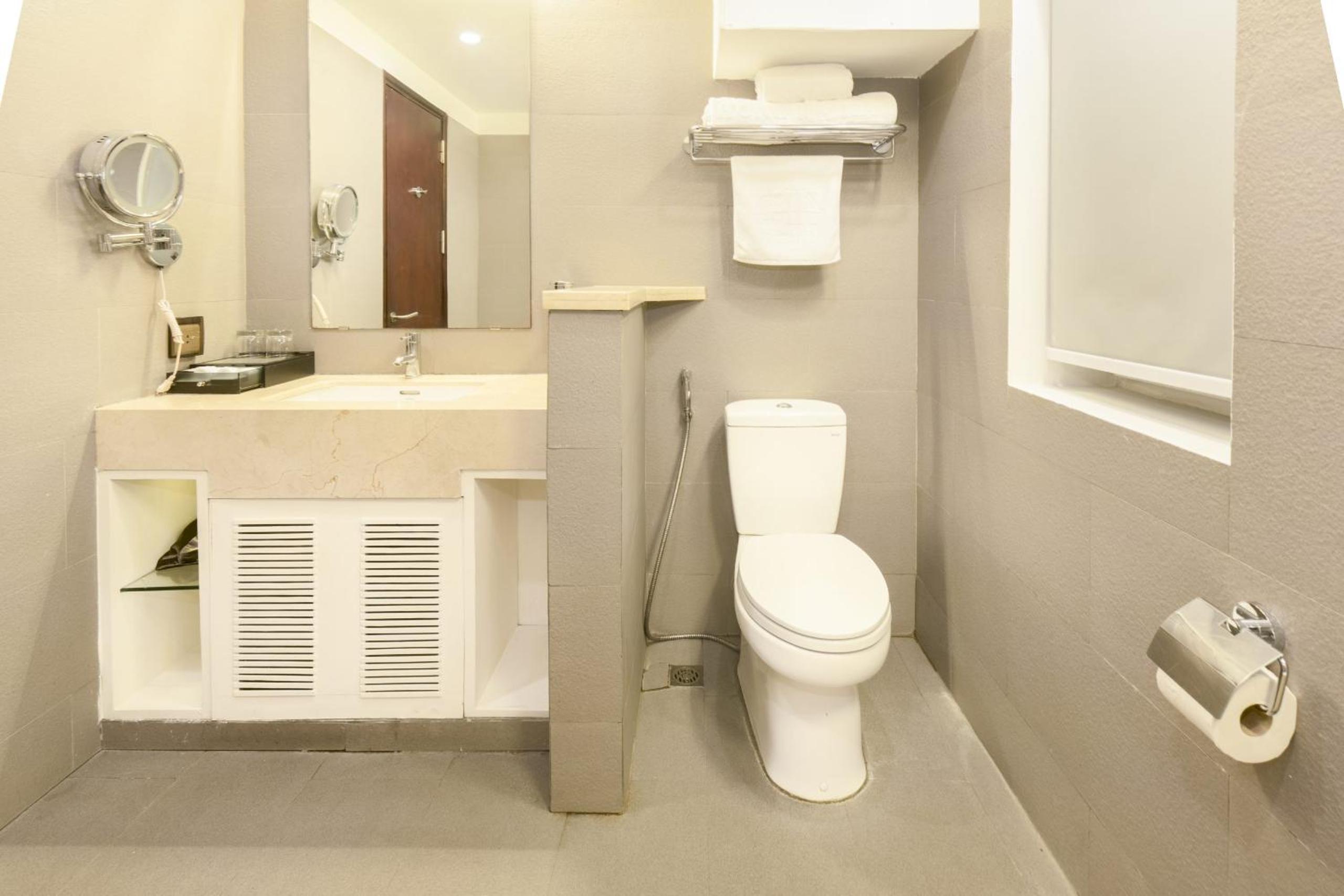 Hồng Hà Hotel HN - by BAY LUXURY