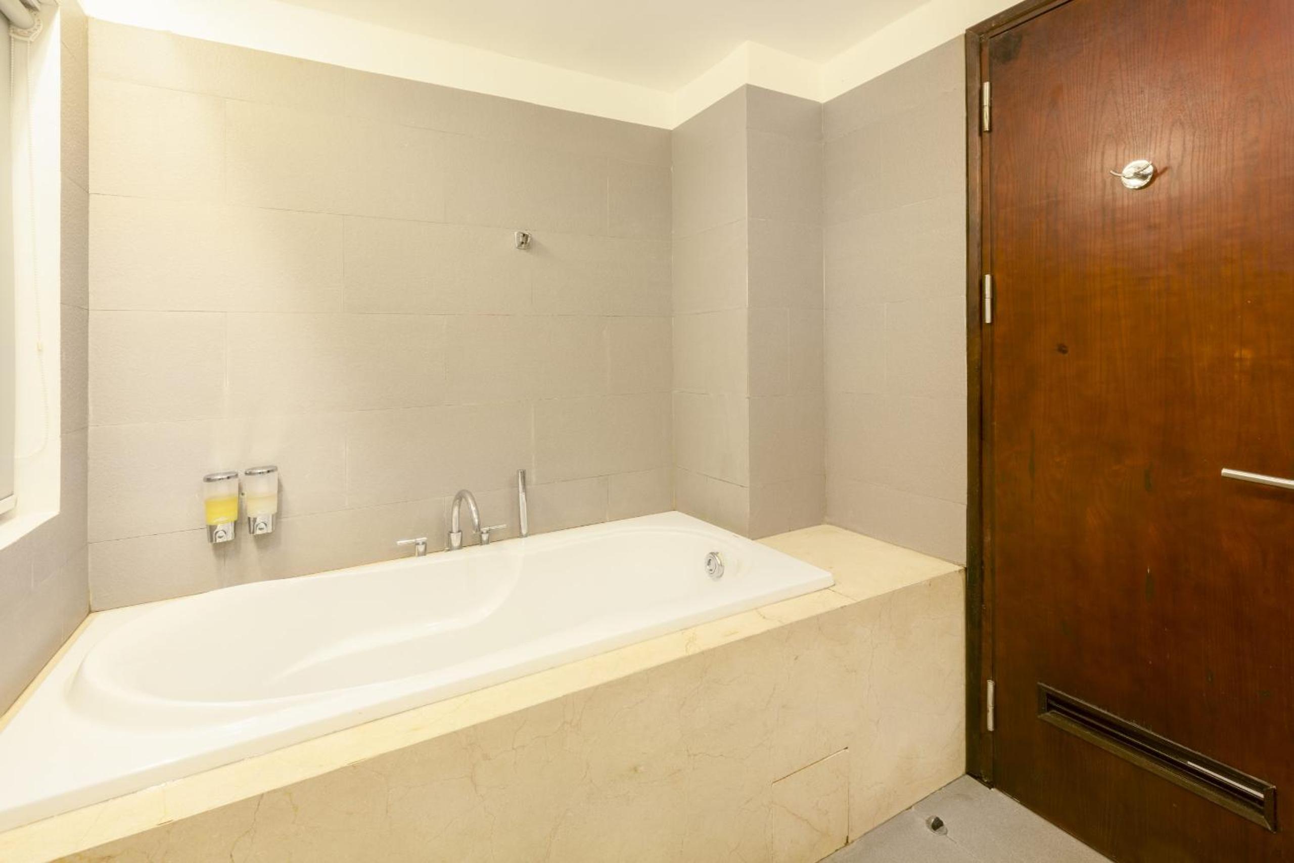 Hồng Hà Hotel HN - by BAY LUXURY