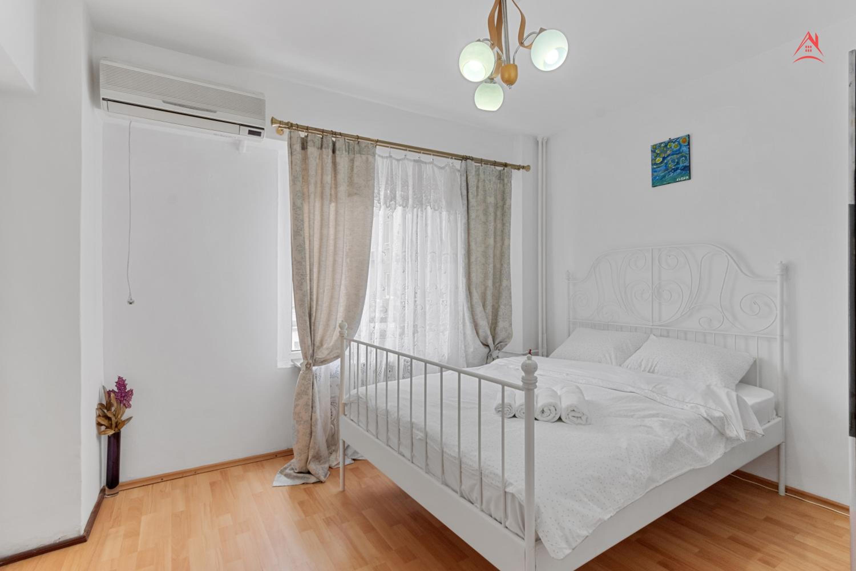 Unirii Large 2 Bedroom Apartment