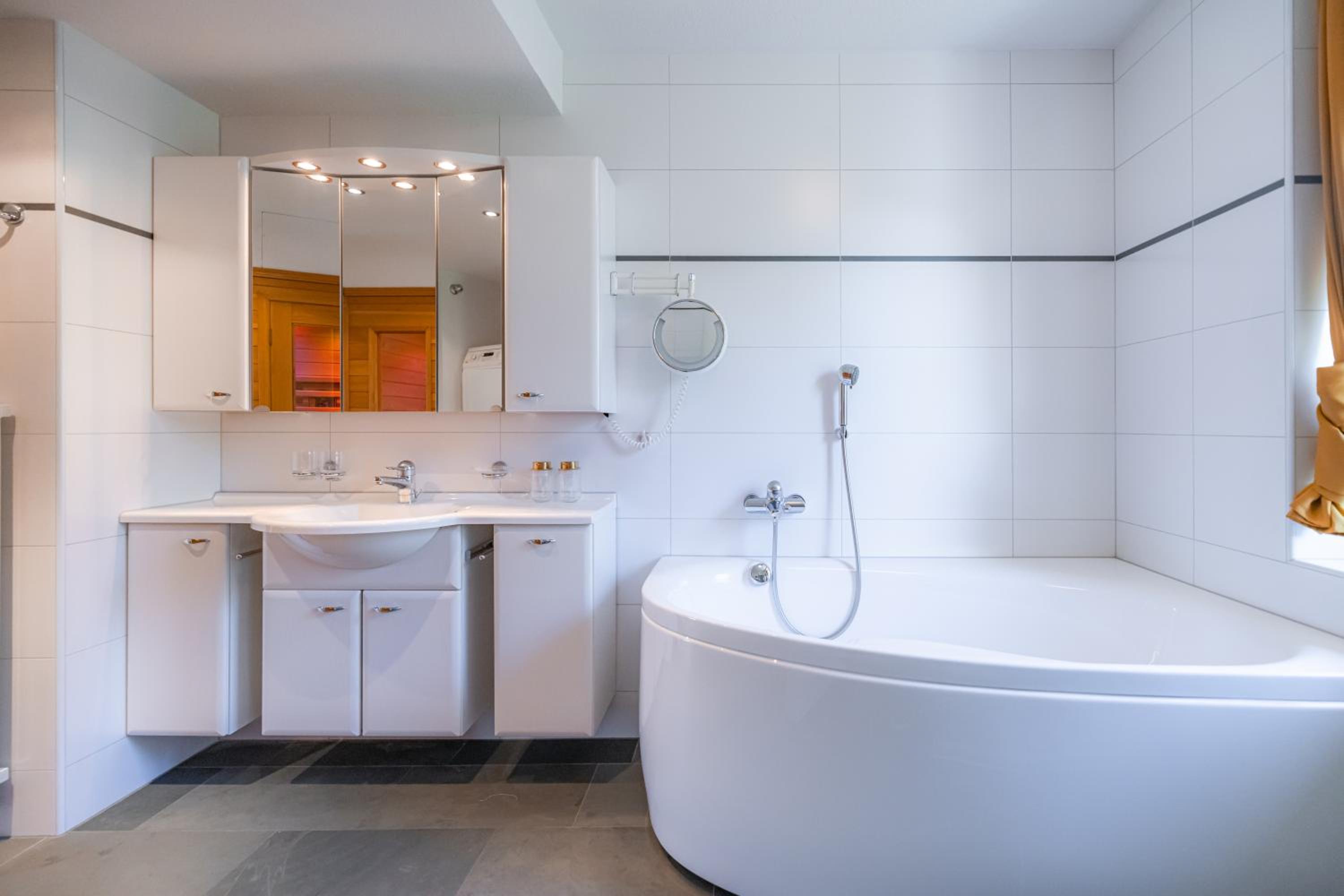 VISIMO Apartments Flims with private Sauna