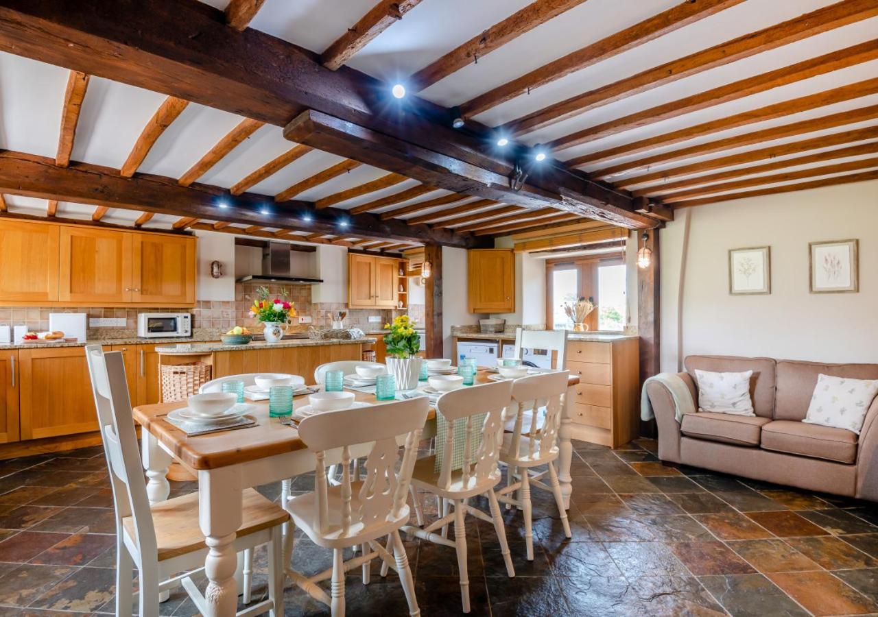 4 Bed in Heywood oc-t29040 view 4