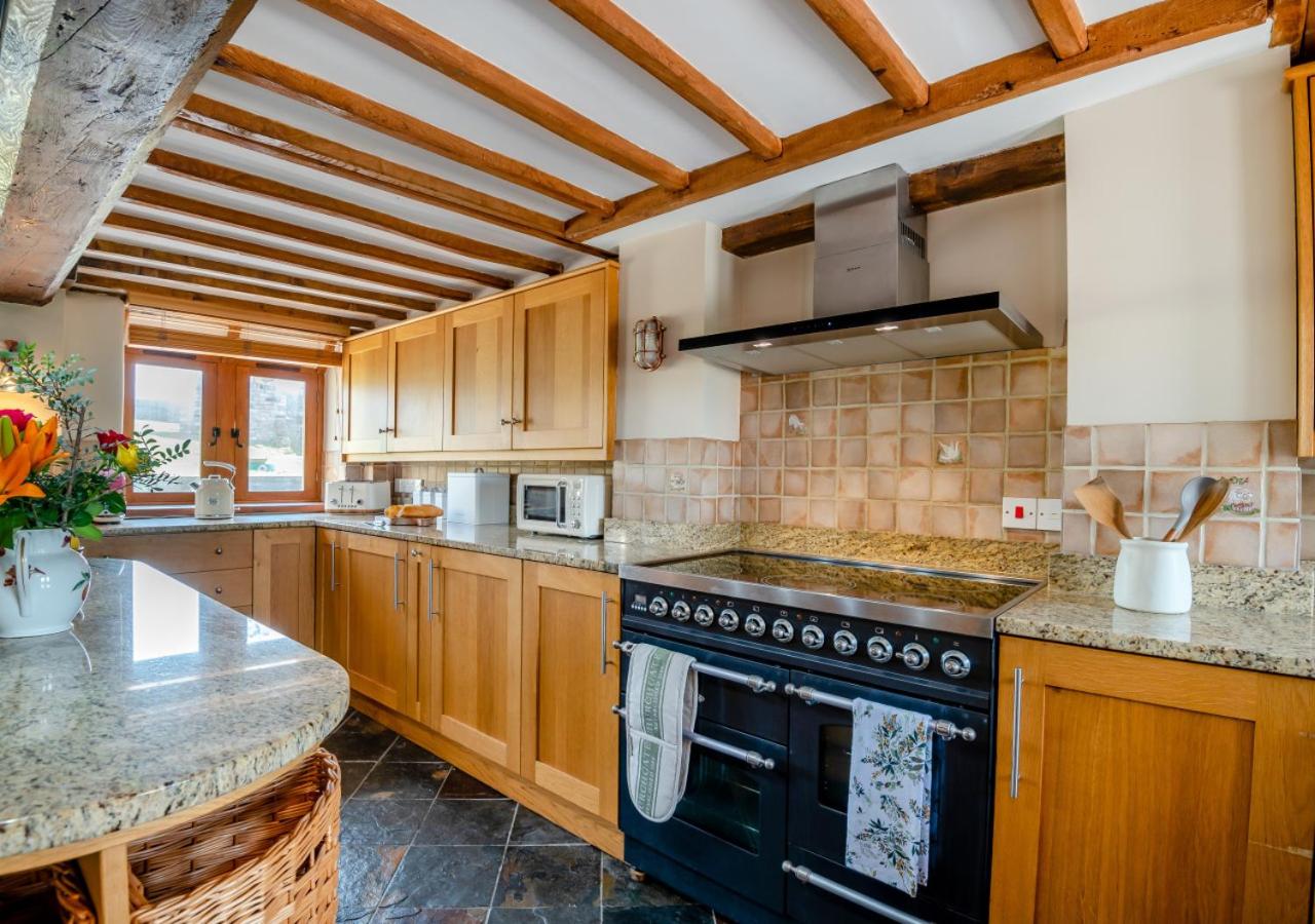 4 Bed in Heywood oc-t29040 view 3