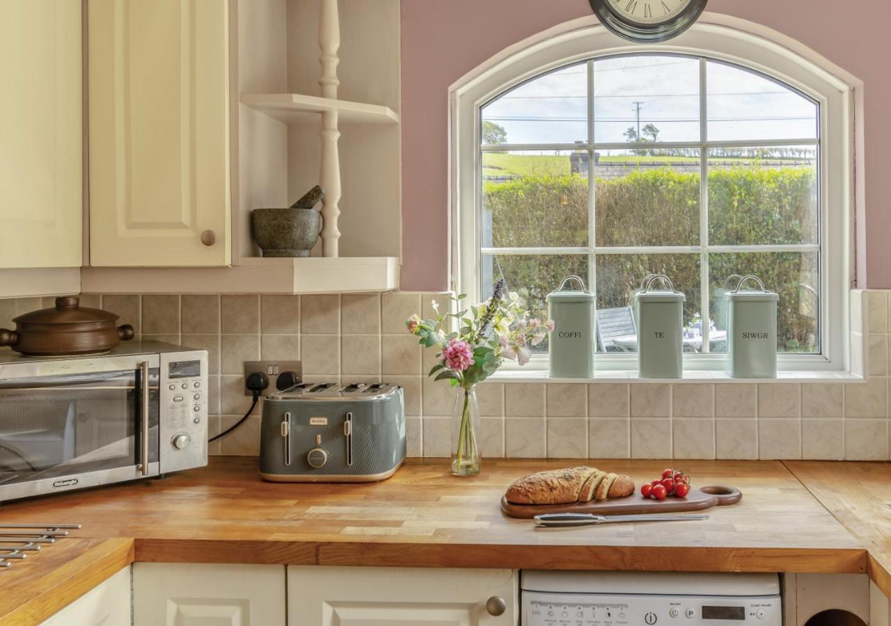 2 Bed in Abergwaun oc-t14348