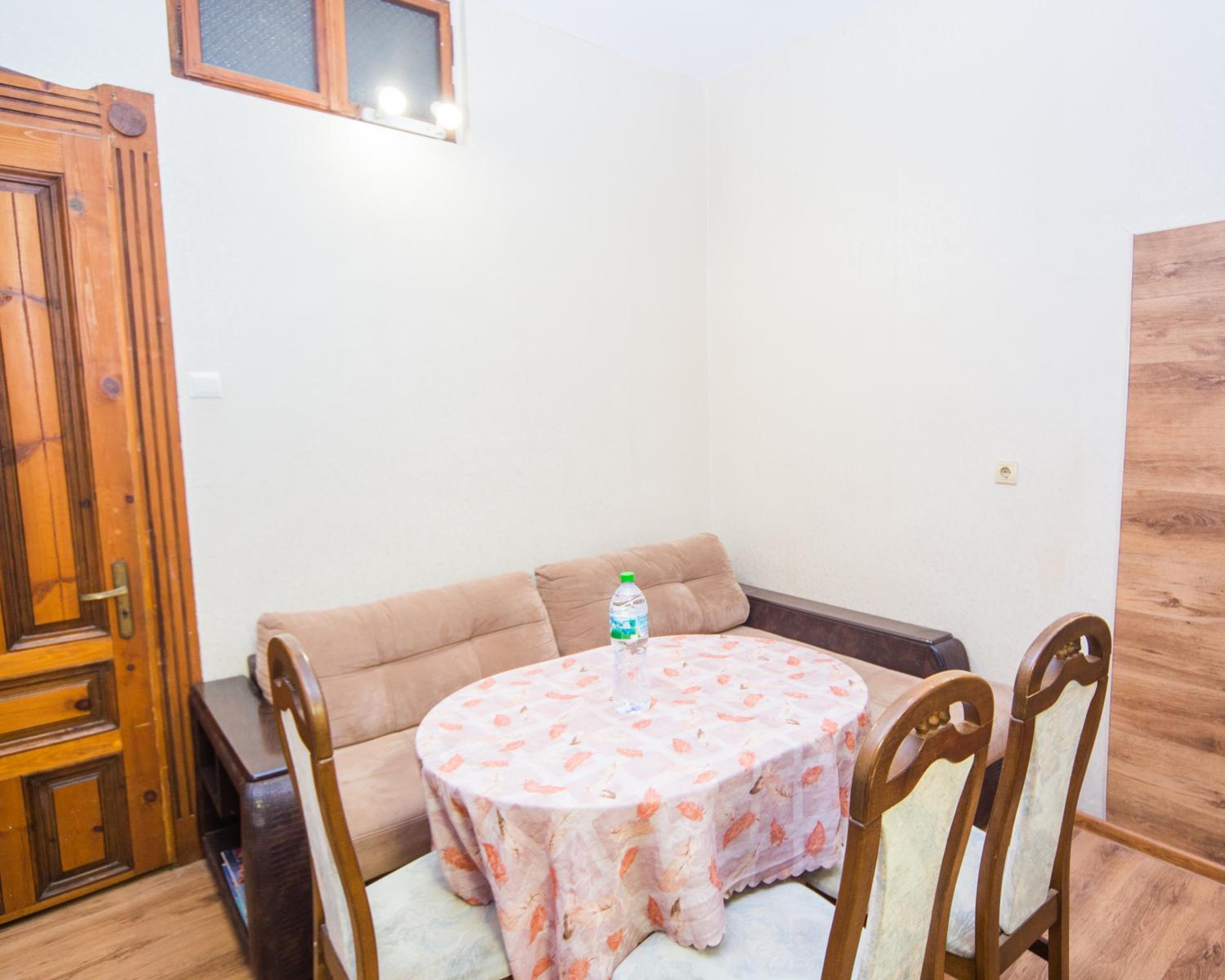 The Square - Old Flat with 2 bedrooms, 1st fl
