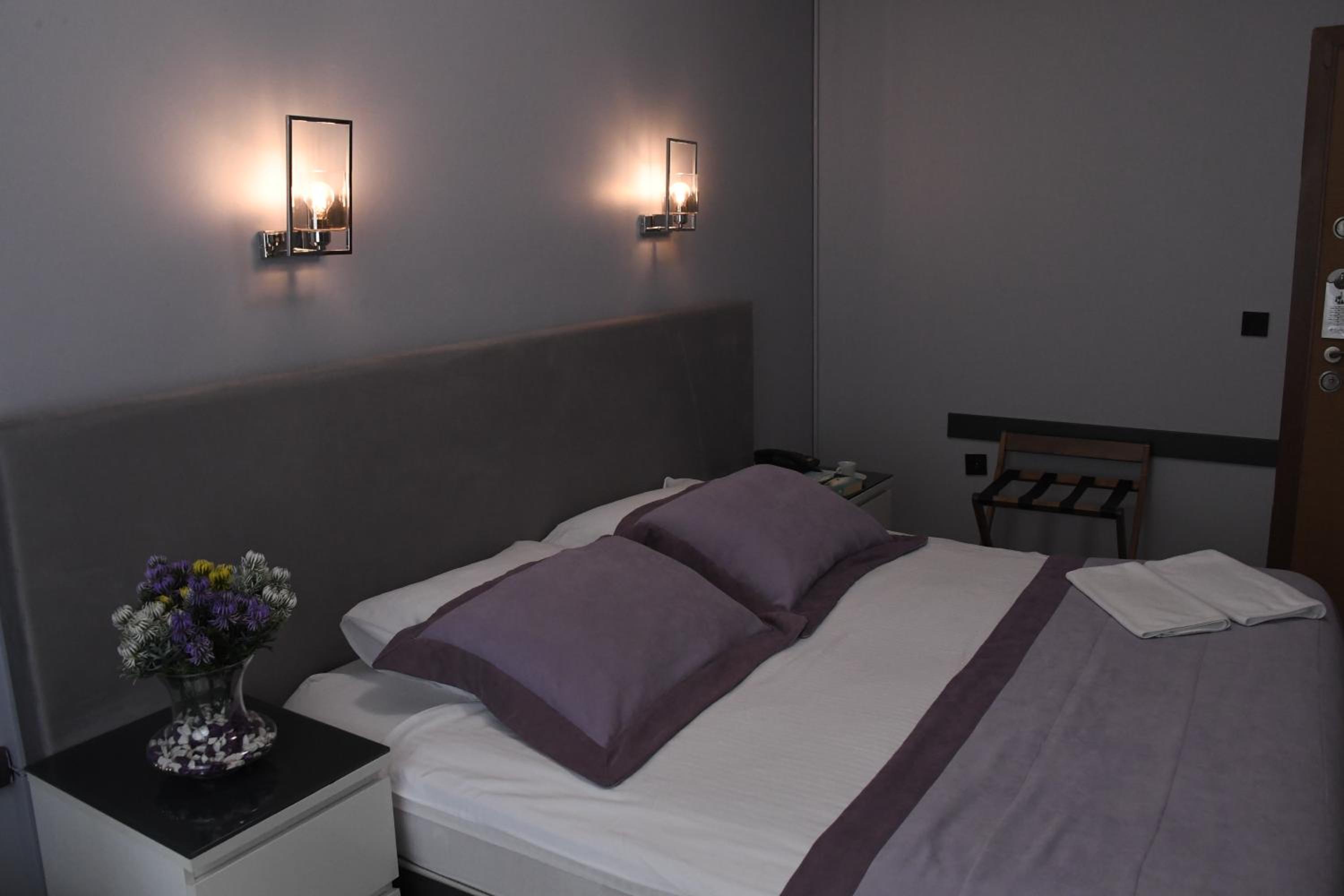 A Hotels & Suite - Image 31