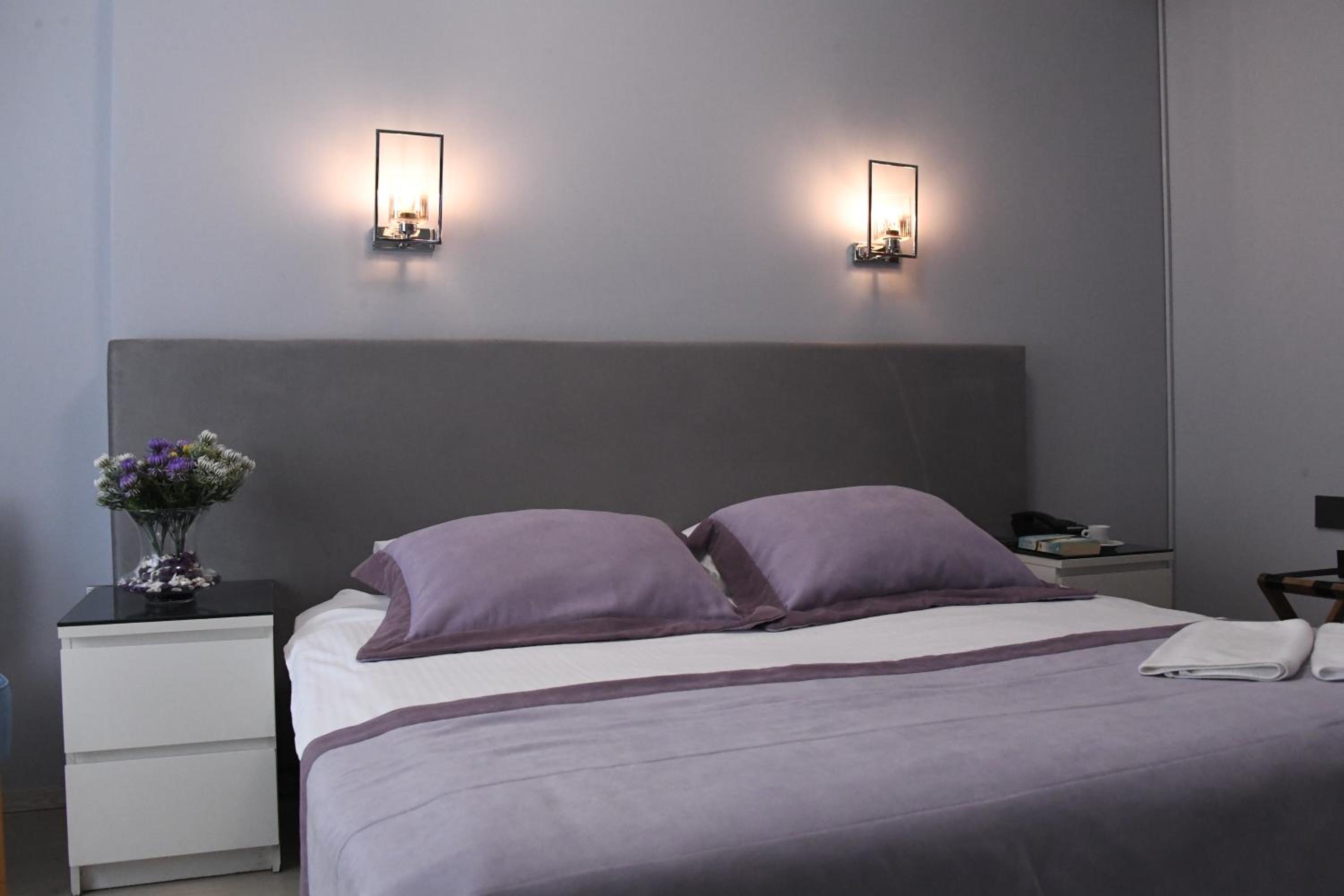 A Hotels & Suite - Image 28