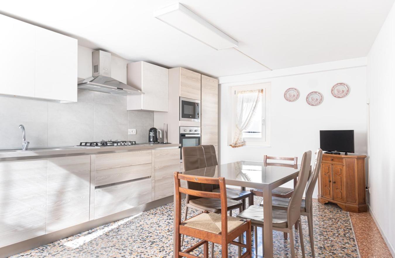 Le Matane en Vittorio Veneto — kitchen