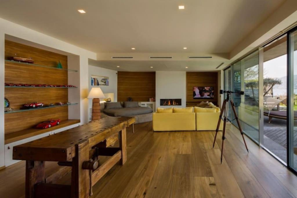 Classic, elegant private villa opposite lake view 3