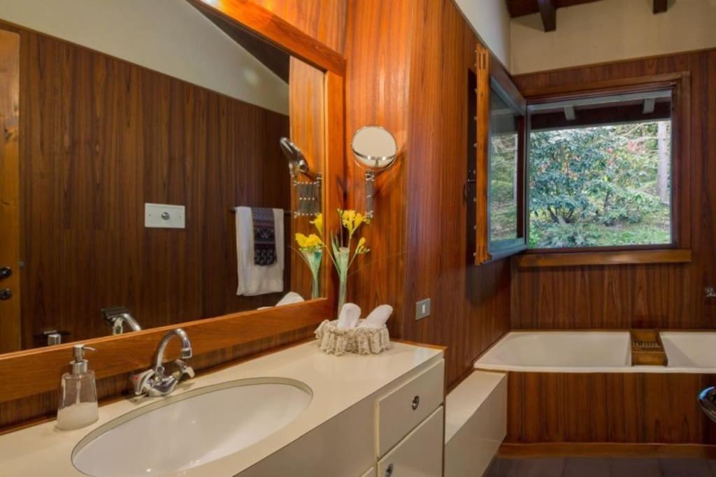 Classic, elegant private villa opposite lake view 5