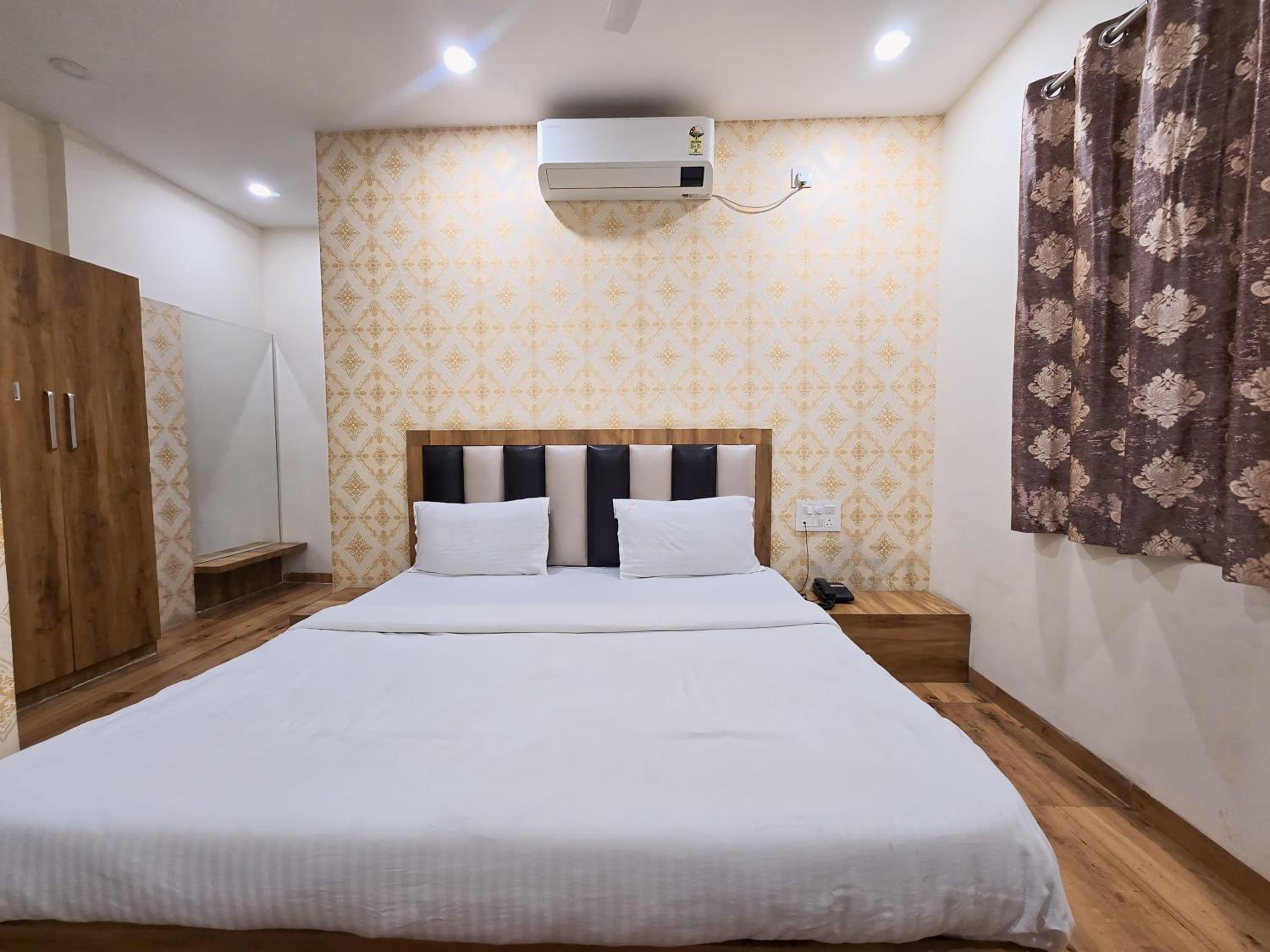 Hotel ARRAJ, Raipur