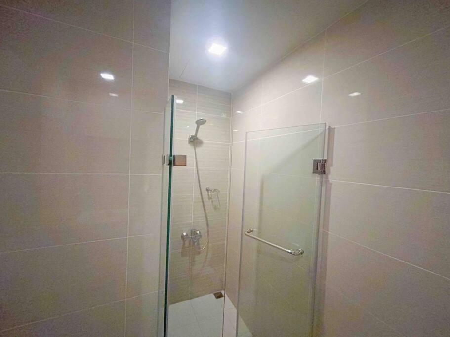 1-bedroom Glass View Suite beside Grand Hyatt BGC view 3
