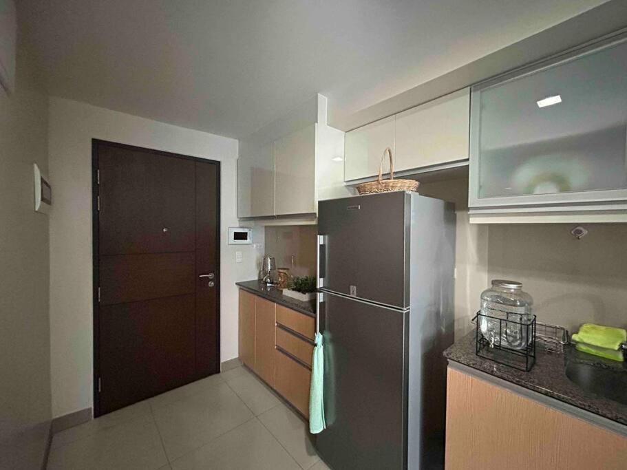 1-bedroom Glass View Suite beside Grand Hyatt BGC view 4