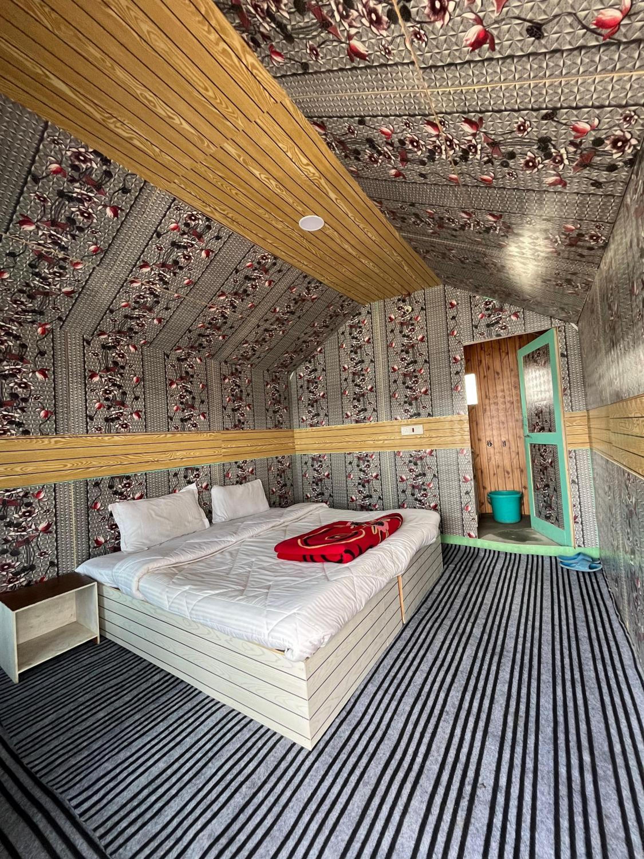 Padma Cottage Pangong view 3