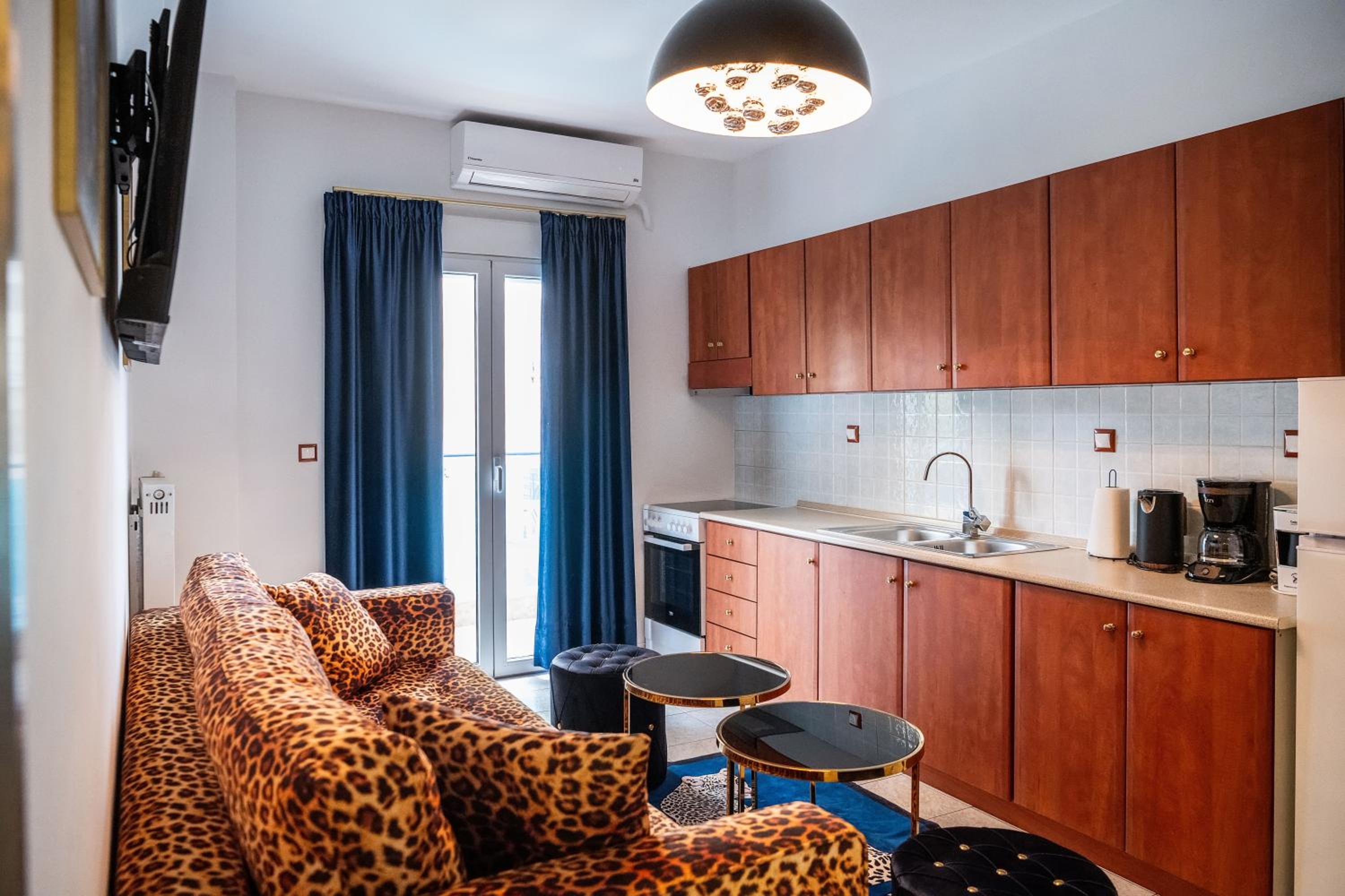 LUXURY SUITES - free parking