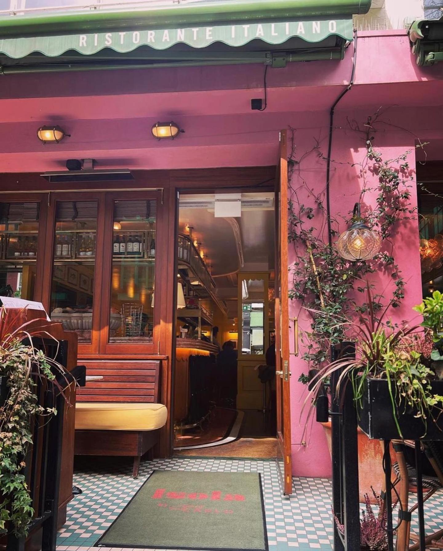 1-Bedroom Flat in London's Top Shopping District 6GC
