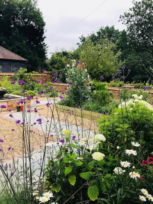 Sissinghurst Stables A comfortable country home in the Garden of England and just one hour from London